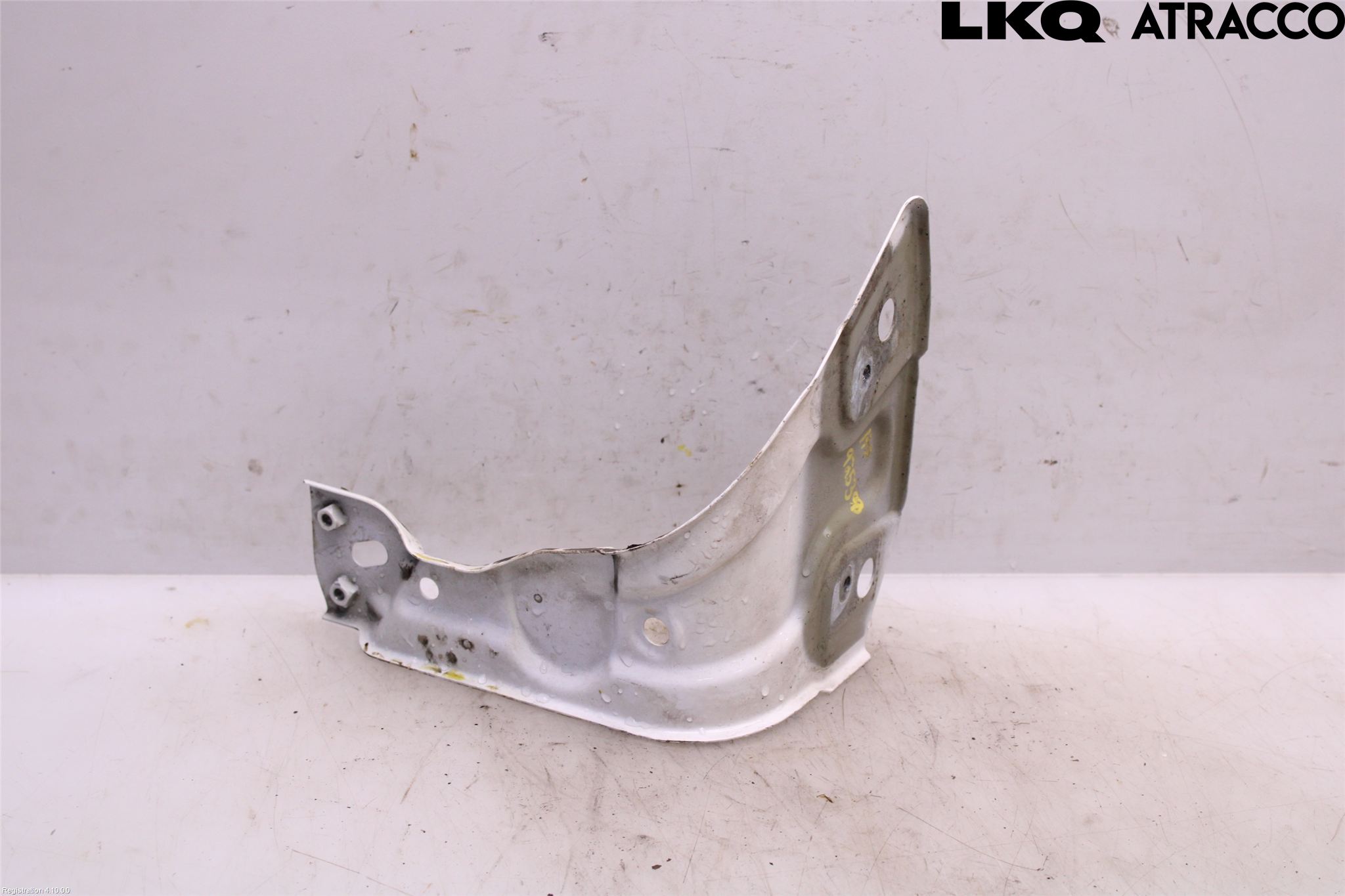 Volkswagen VW PASSAT 11-14 Skärmfäste Fram Hö