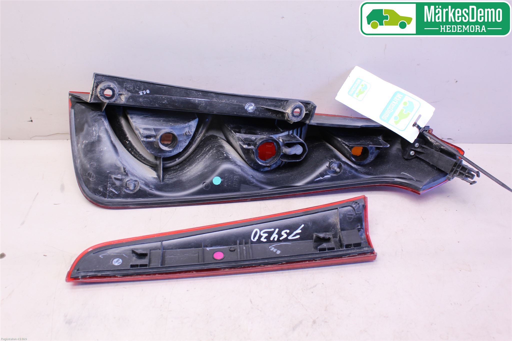 Nissan NOTE E11 06-14 Bakljus Vänster