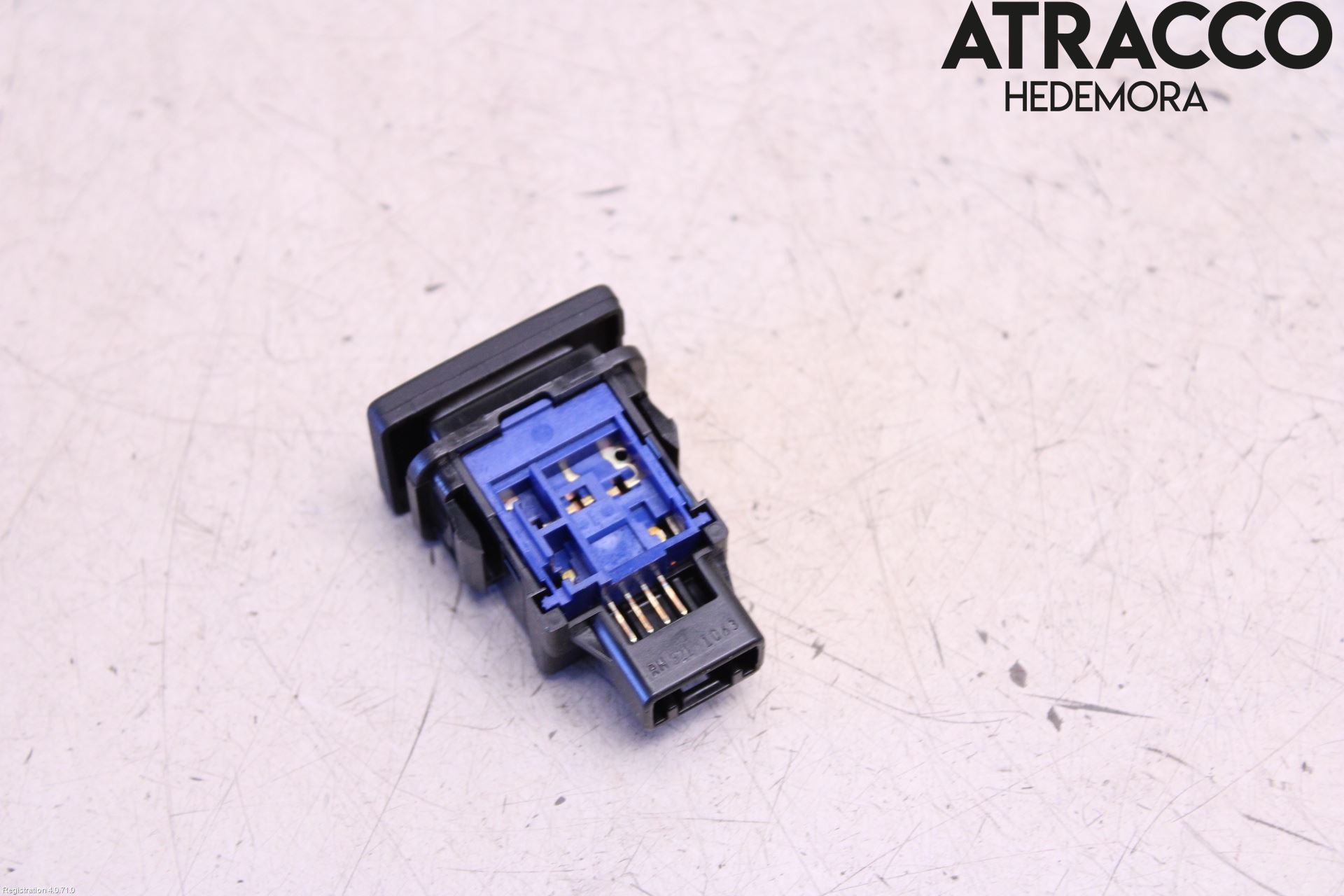 Toyota AVENSIS 16-18 Strömställare Tanklucka