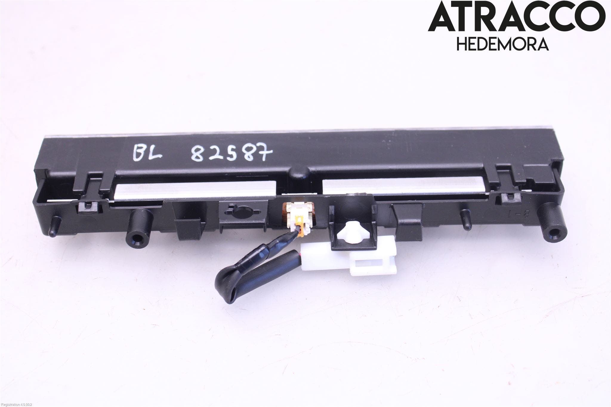 Toyota YARIS XP21 20- Bromsljus Bakruta