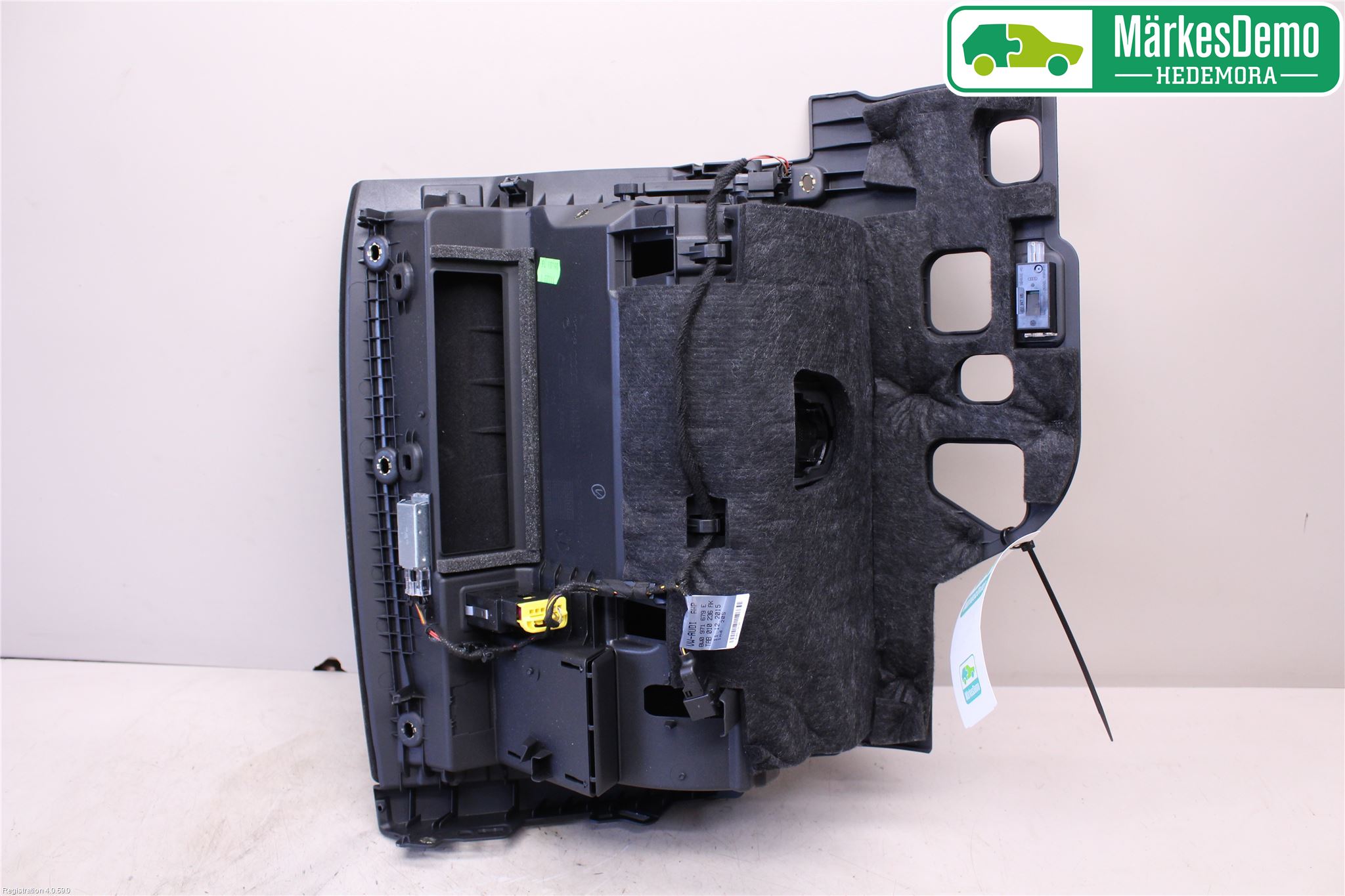 Audi A4/S4 B9 16-19 Handskfack