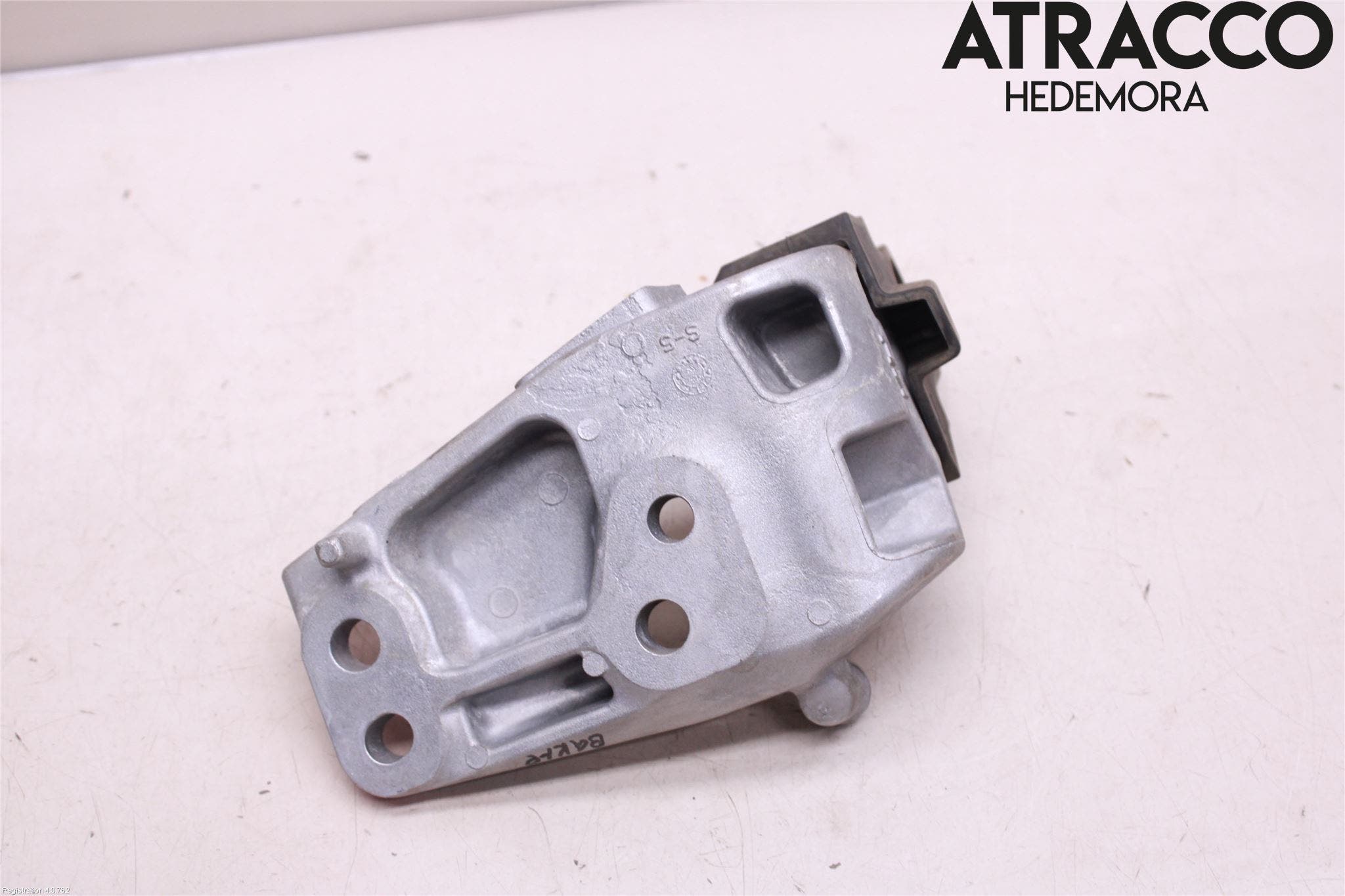 Toyota RAV4 19- Växellådsfäste