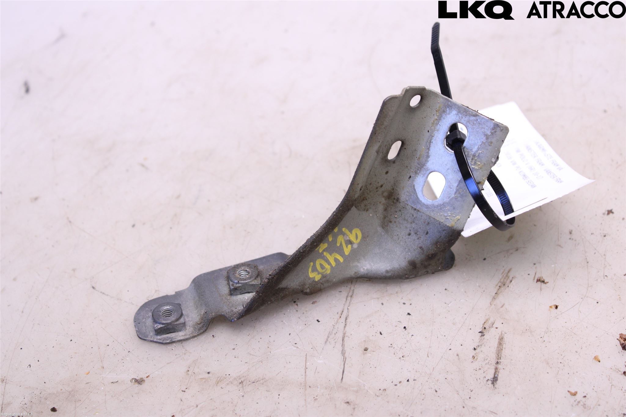 Volkswagen VW POLO 10-17 Skärmfäste Fram Vä