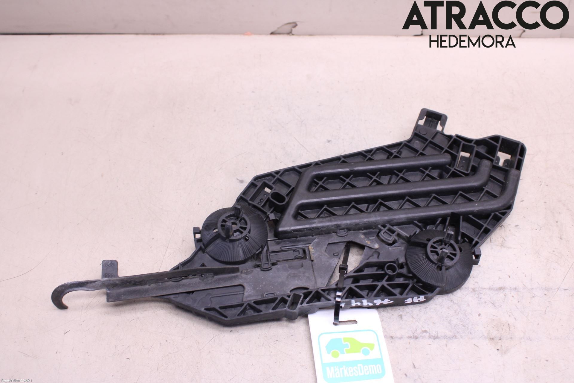 Skoda OCTAVIA (1Z) 05-13 Strålkastarsarg Höger