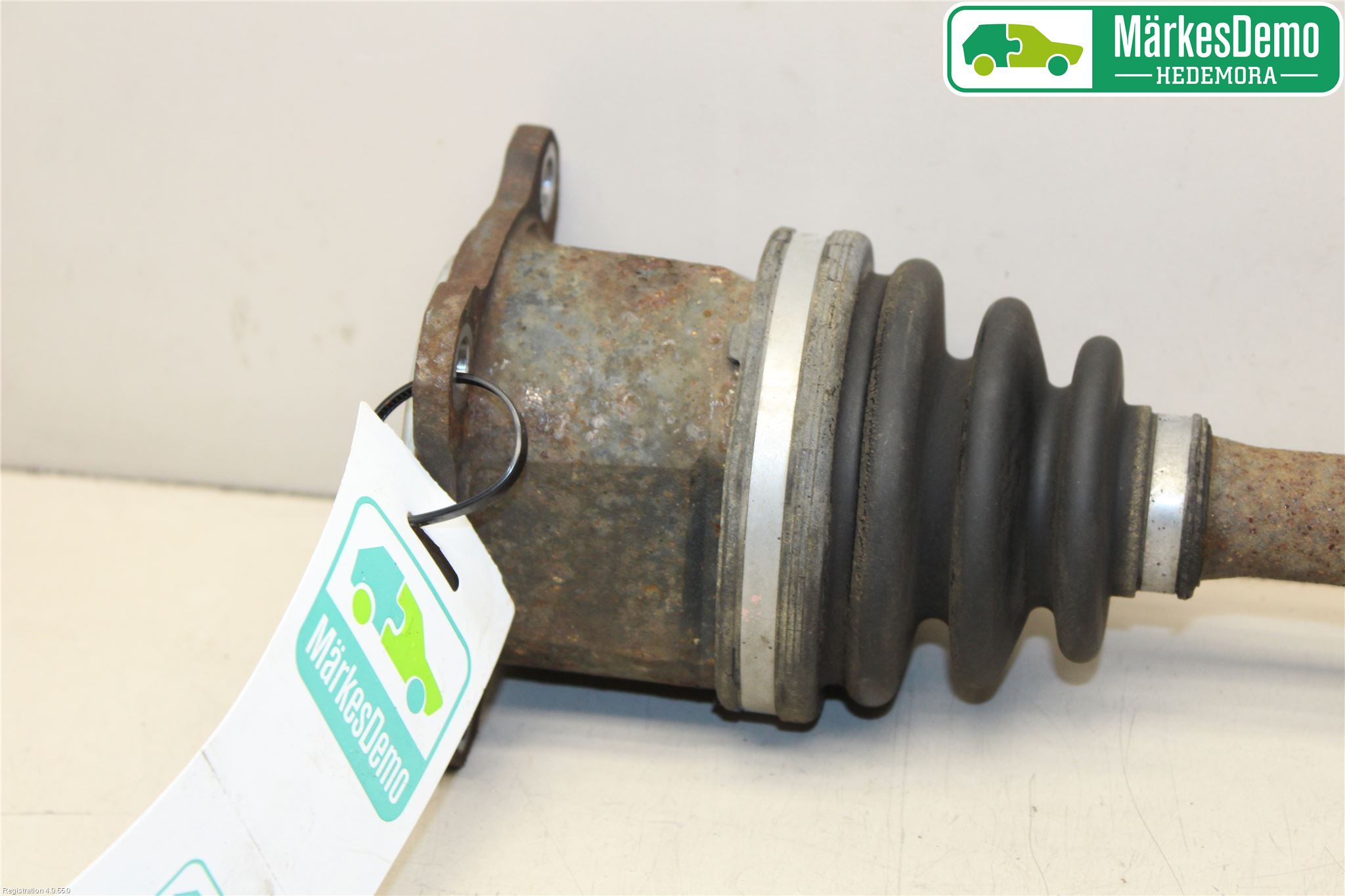 Toyota HI-ACE 06-12 Drivaxel Bak Vänster