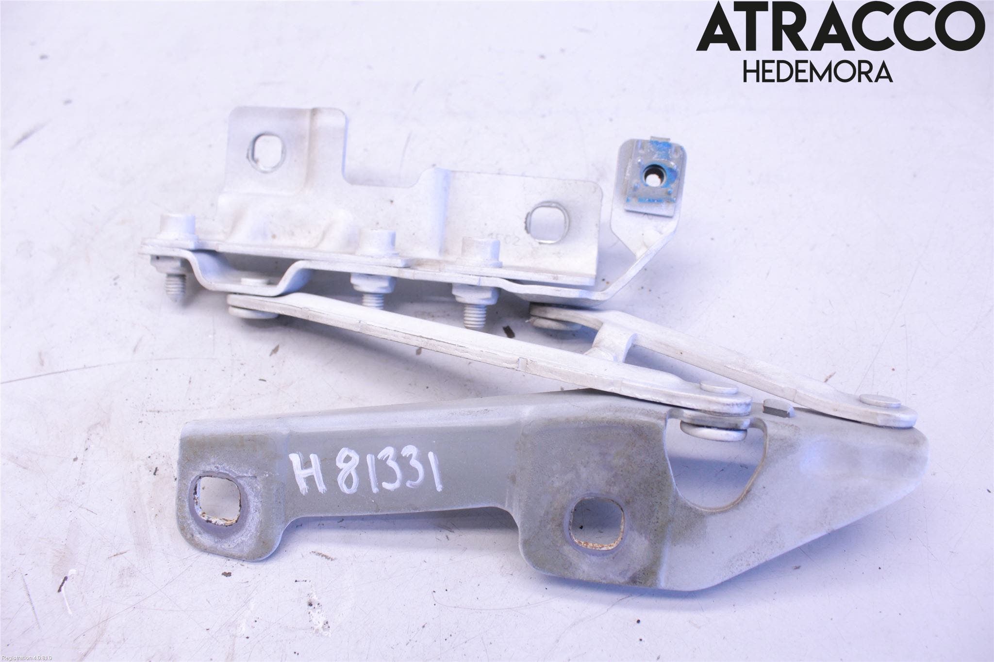 Opel INSIGNIA 09-16 Huvgångjärn