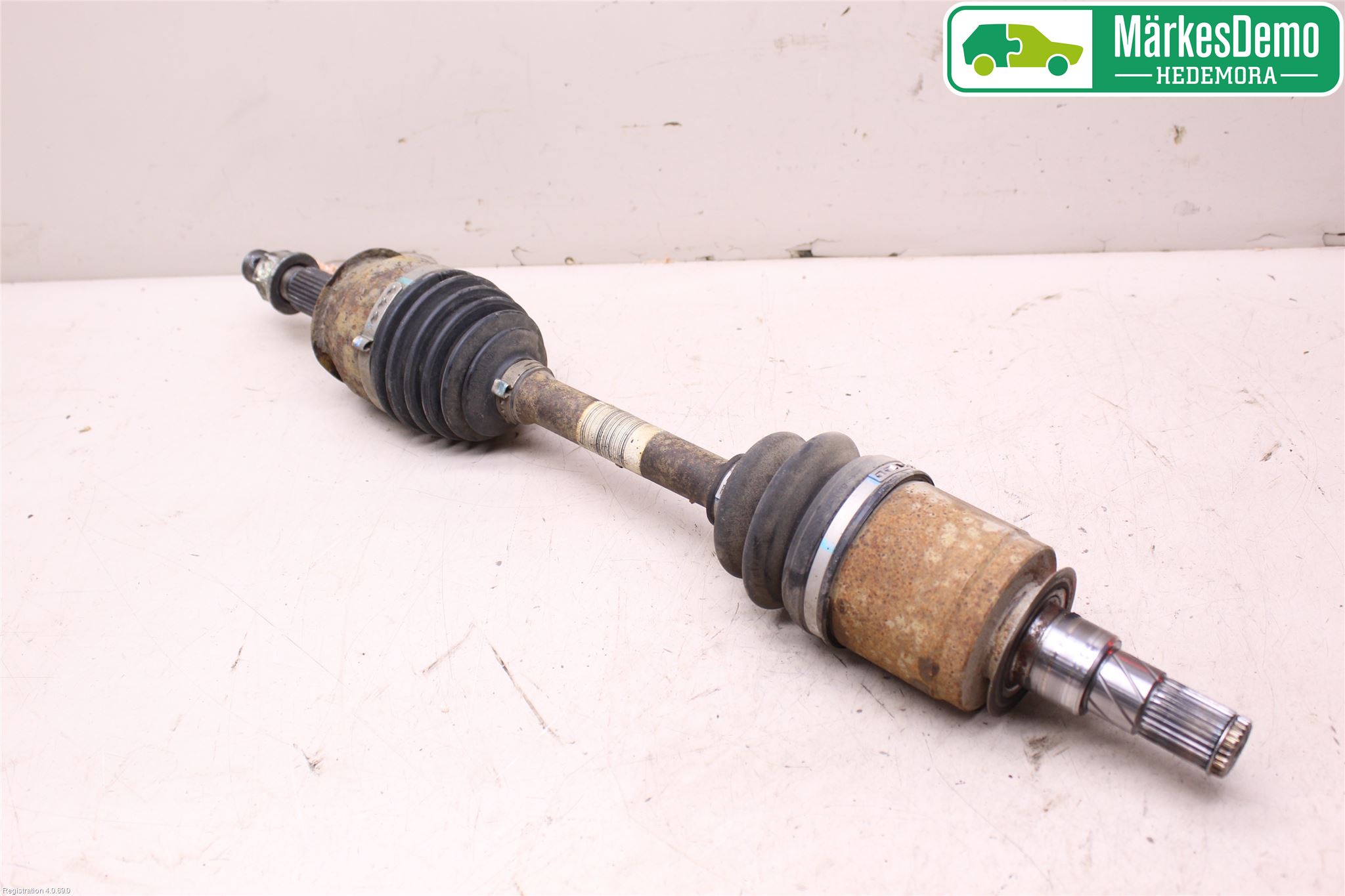 Nissan NAVARA 05-16 Drivaxel Fram Vänster