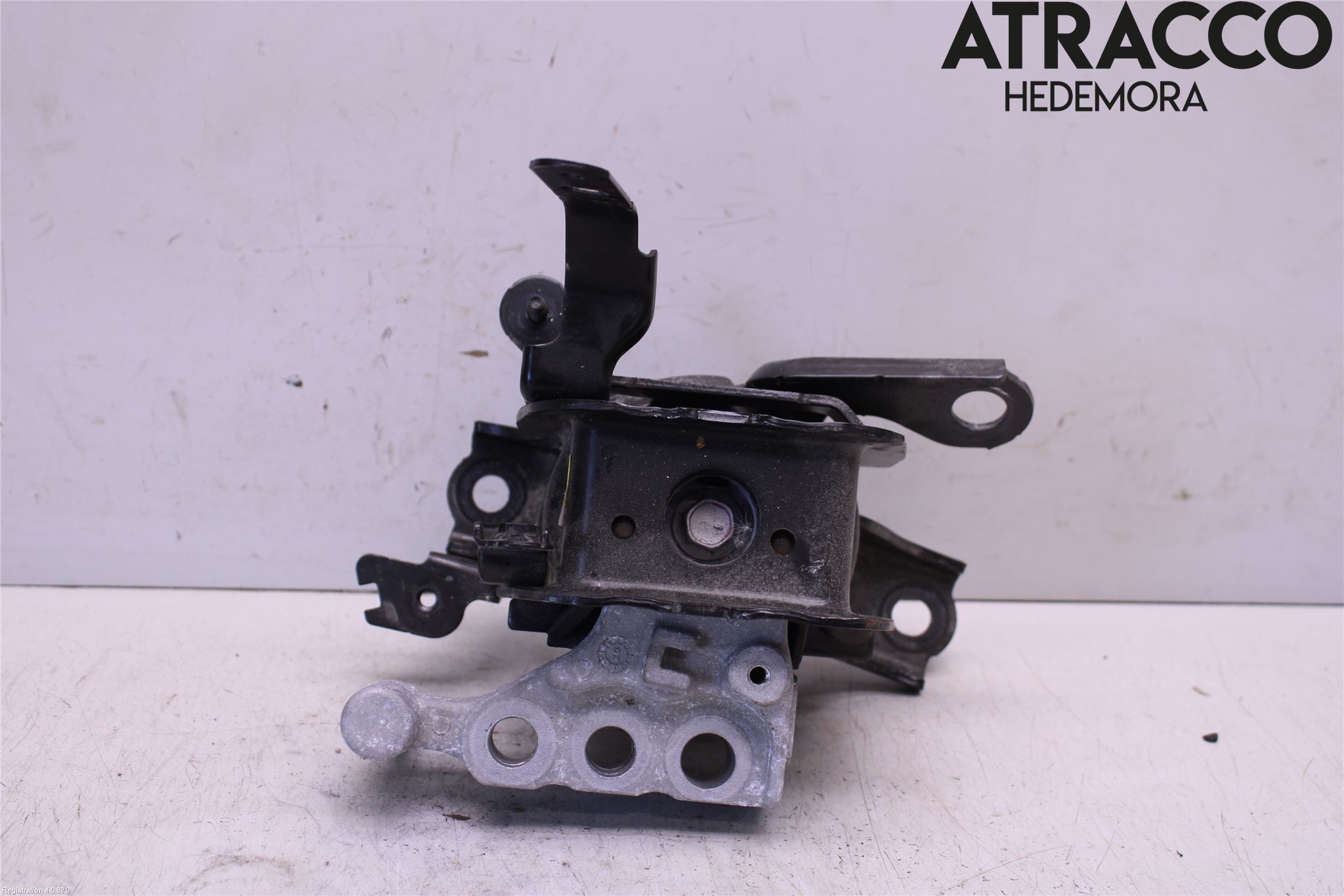 Toyota RAV4 19- Motorfäste