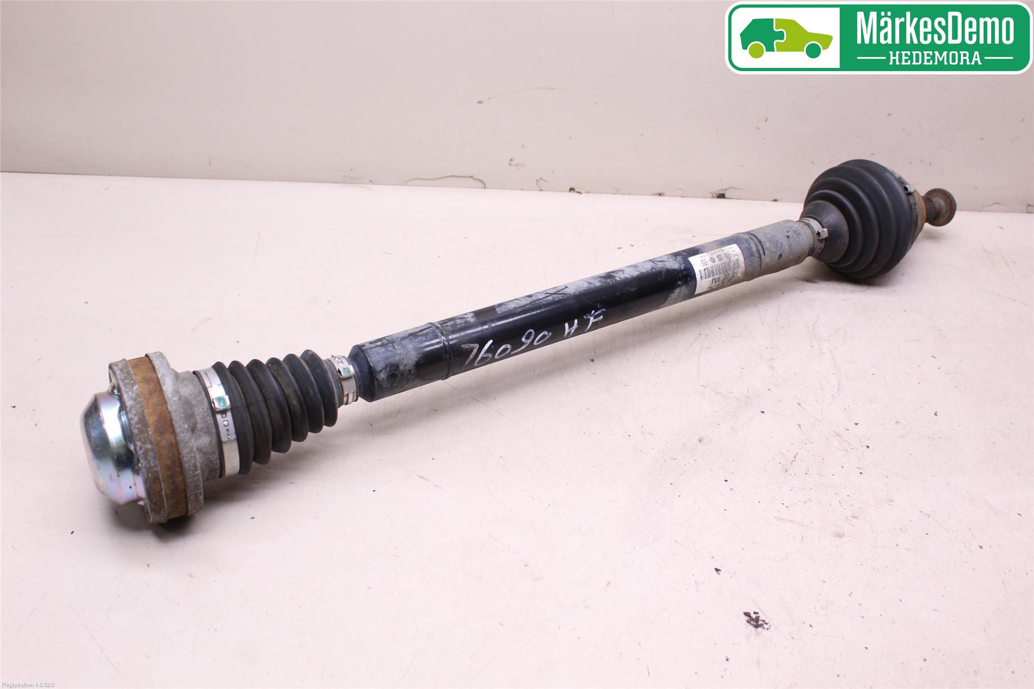 Volkswagen VW CADDY 11-15 Drivaxel Fram Höger