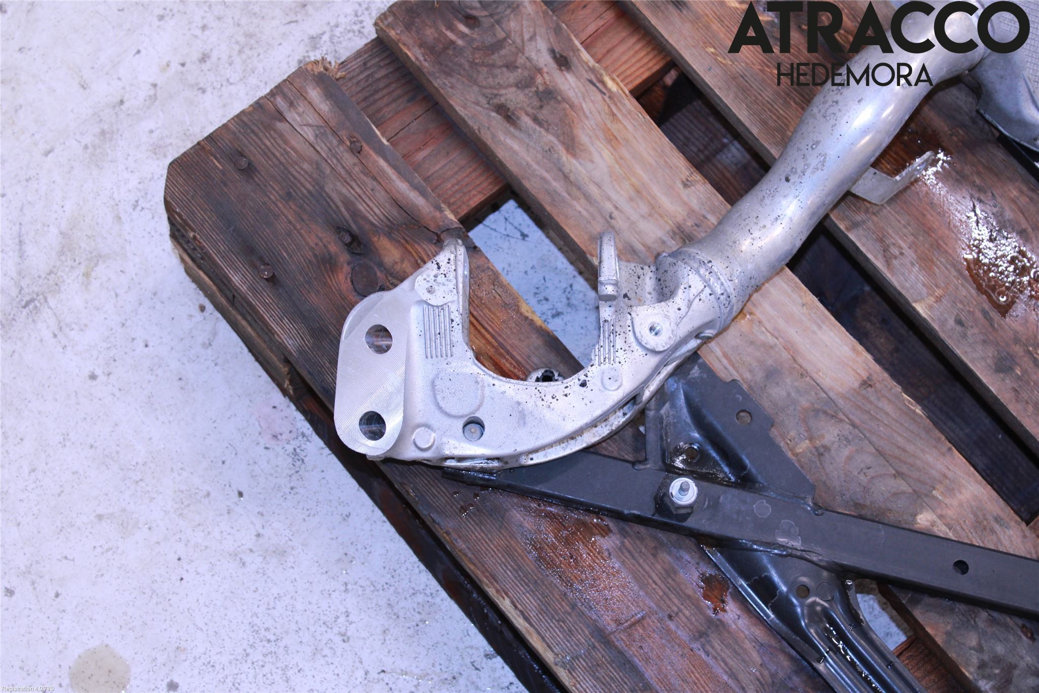 BMW 5 F10/F11/F18 09-17 Framvagnsbalk