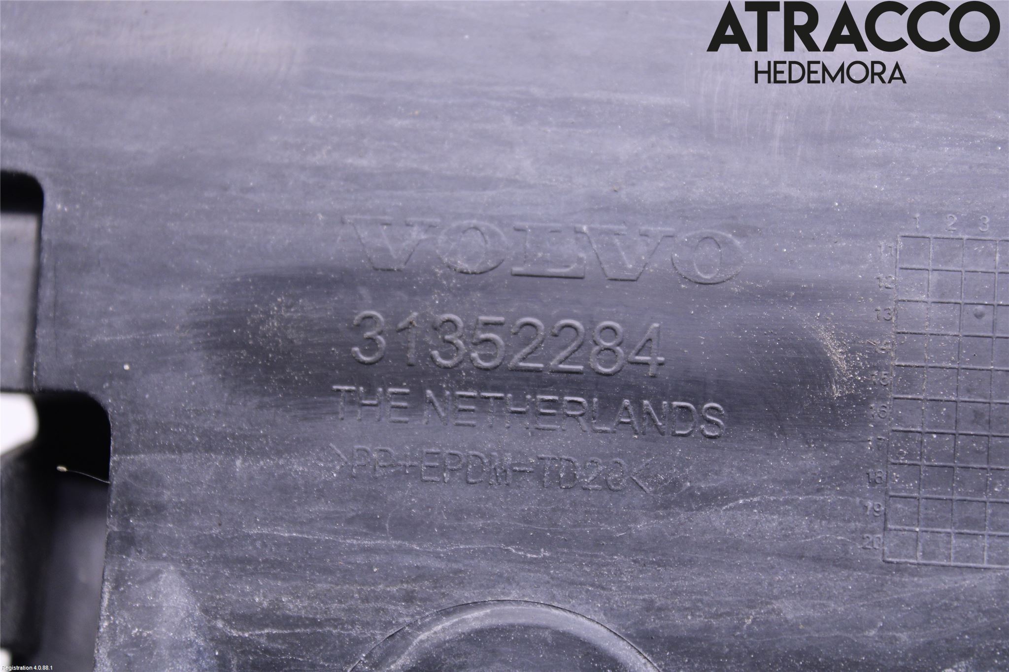 Volvo V60 14-18 Stötfångarfäste Bak Vä