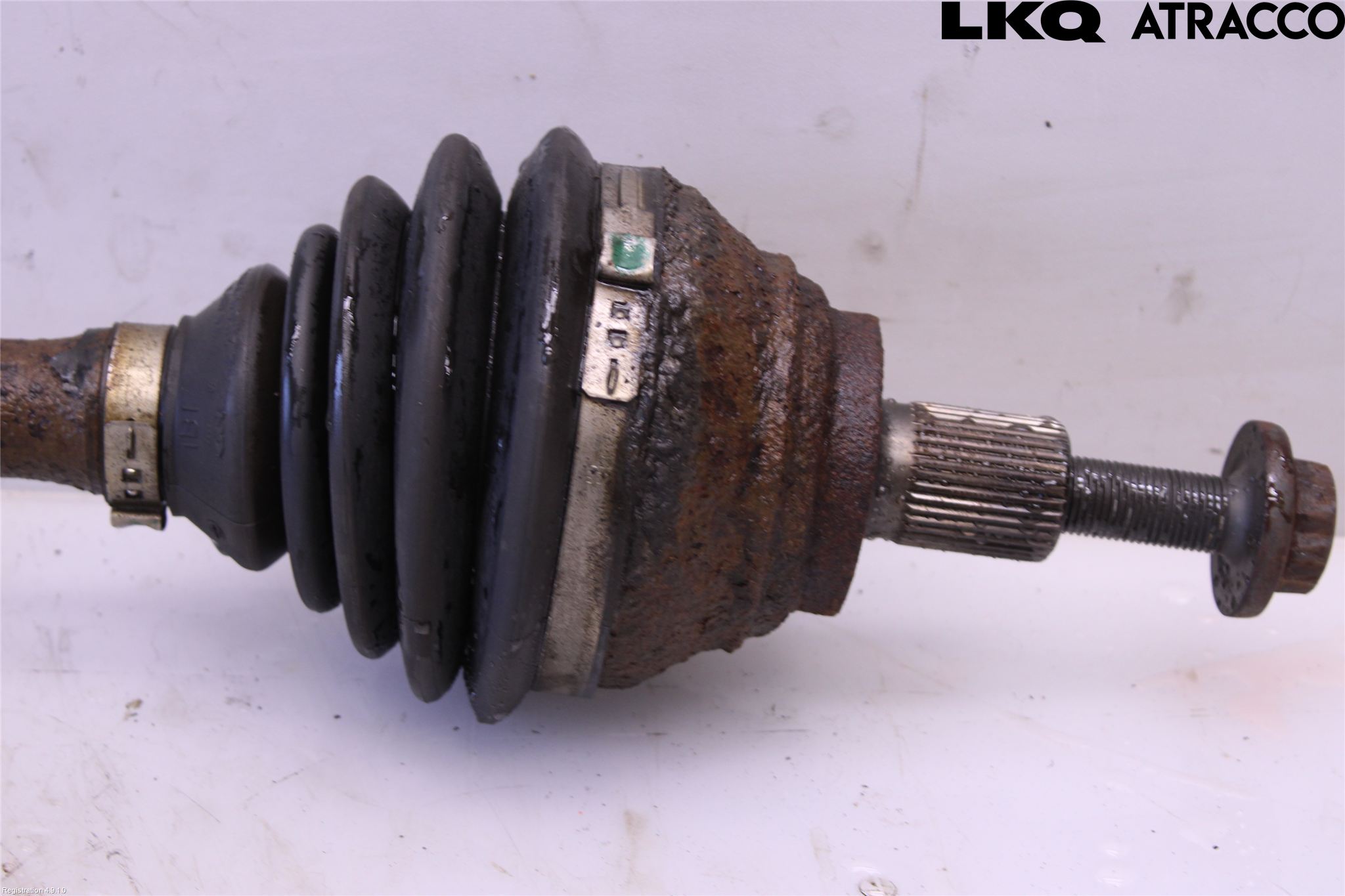 Volkswagen VW PASSAT 11-14 Drivaxel Fram Vänster