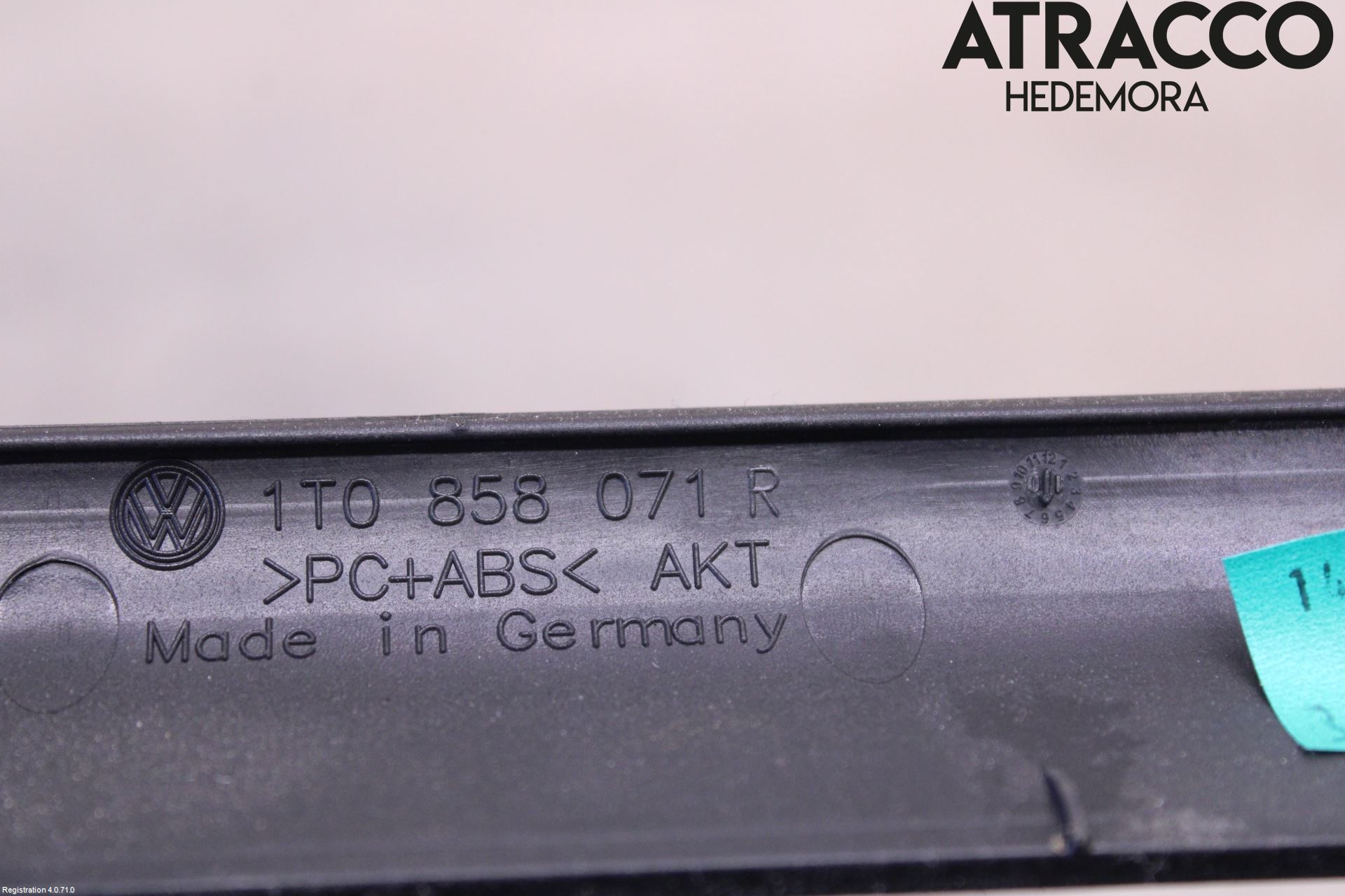 Volkswagen VW TOURAN 10-15 Instrument-Radio Sarg