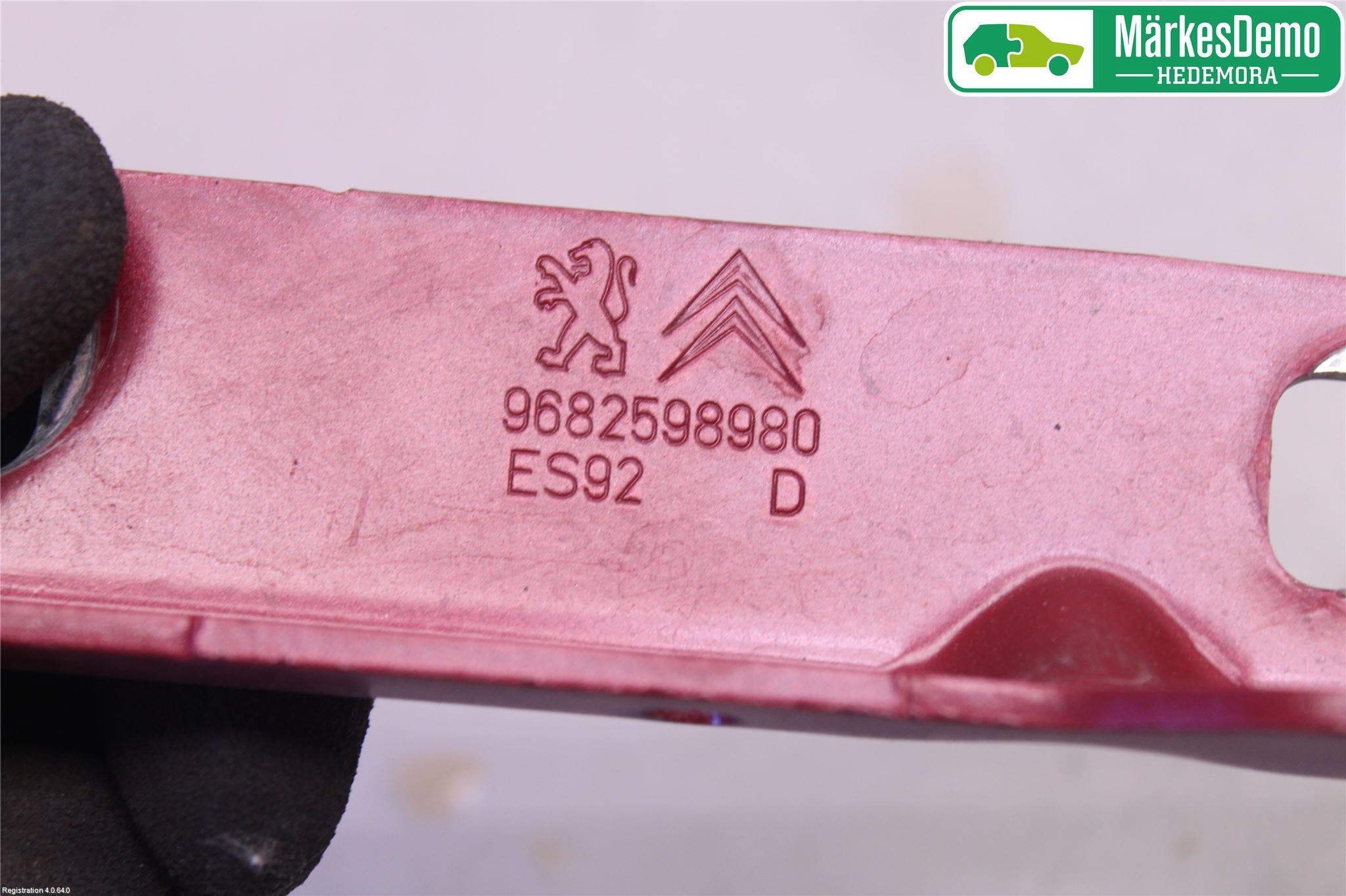 Peugeot 3008 09-16 Huvgångjärn