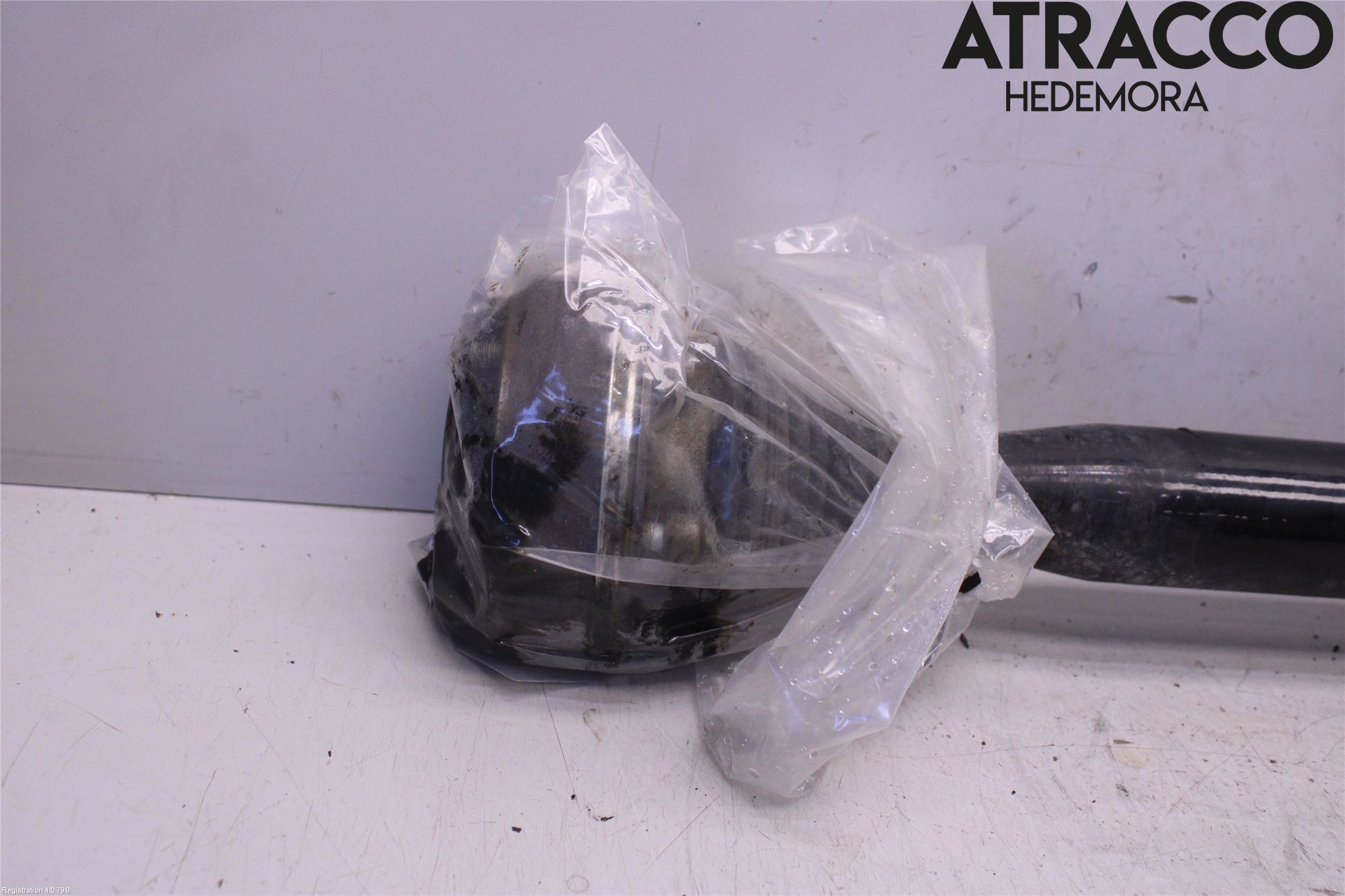Volkswagen VW POLO 10-17 Drivaxel Fram Höger