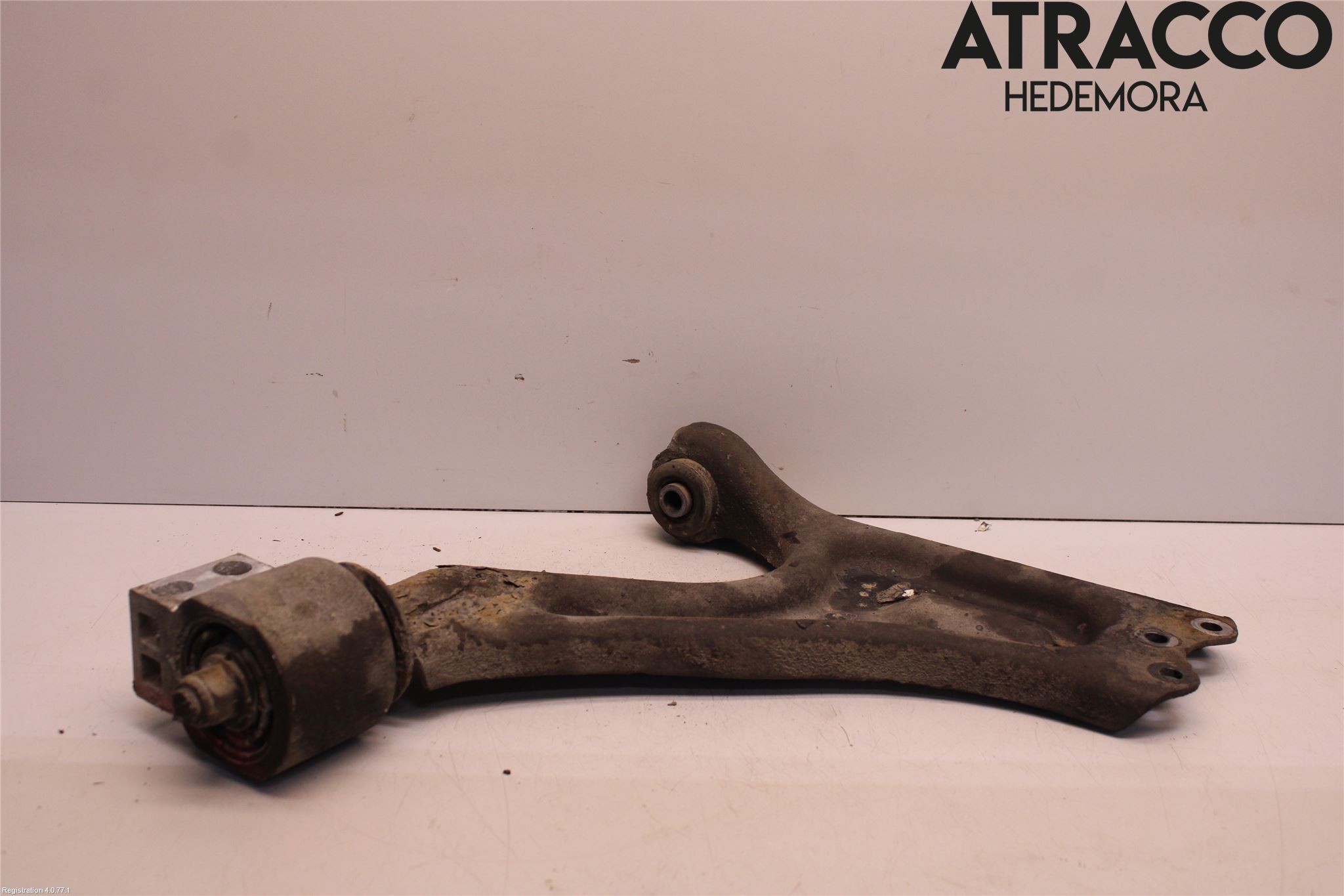 Saab 9-5     06-10 Bärarm Fram Undre Hö