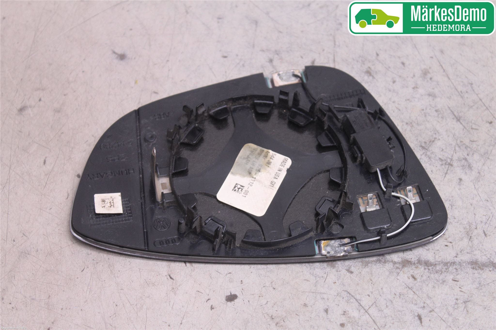Volkswagen VW PASSAT 11-14 Spegelglas Vä