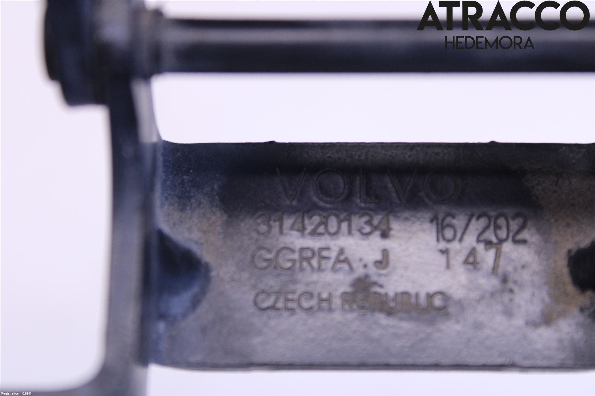 Volvo V90 17->> Bakluckegångjärn Vä