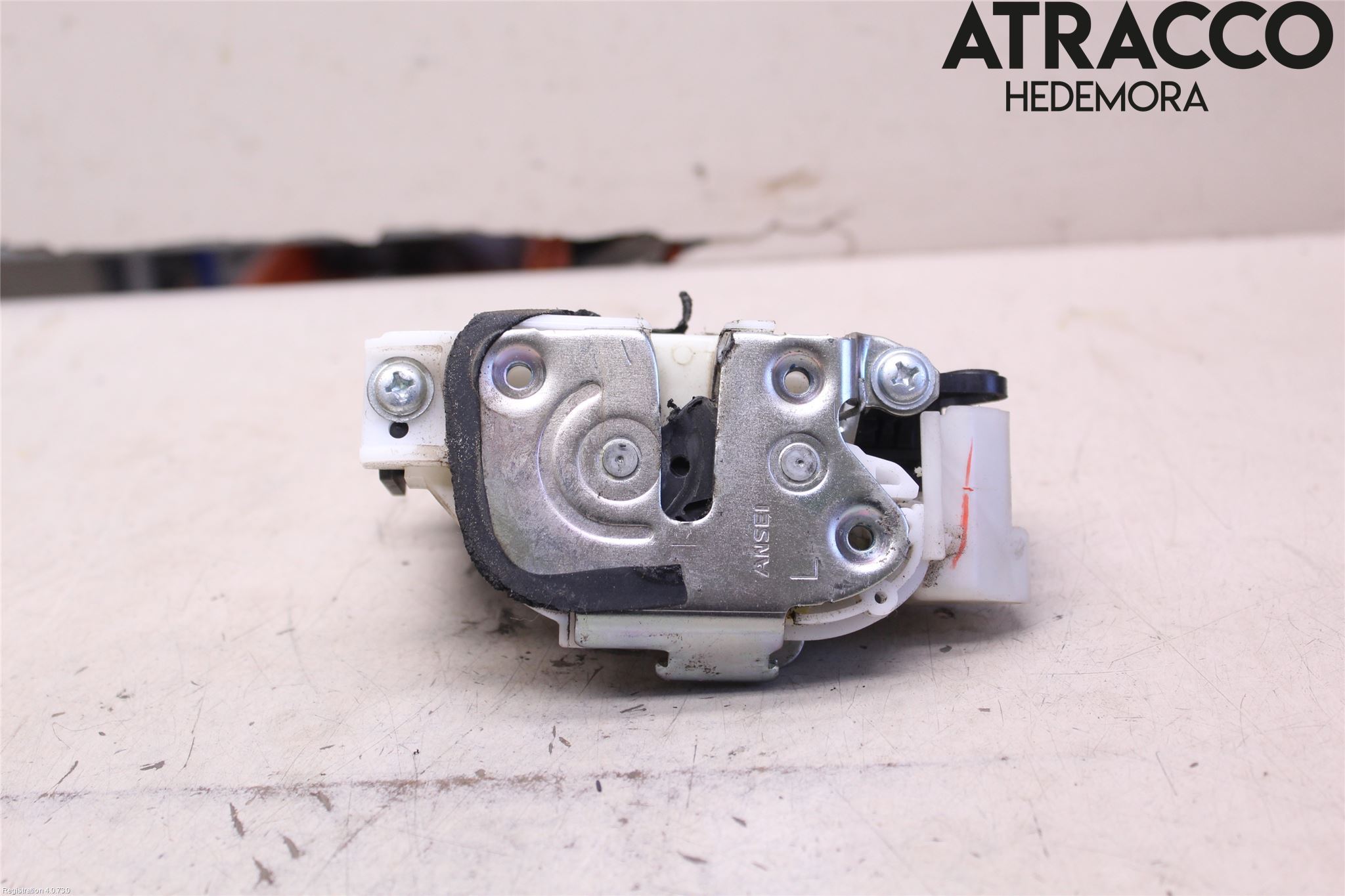 Mitsubishi L200 06-15 Låskista-Dörrlås