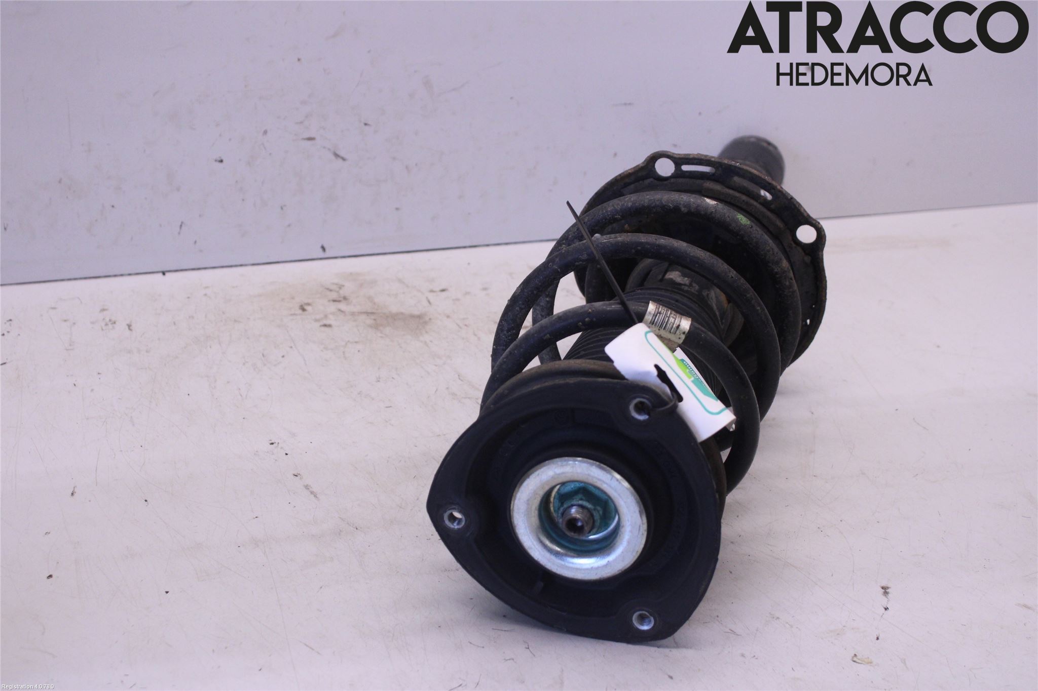 Skoda SUPERB 16-24 Fjäderben Fram Höger