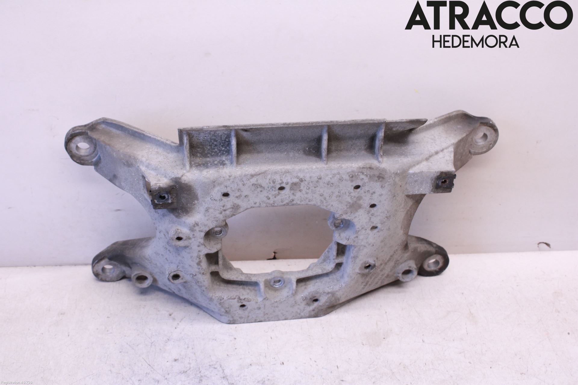 Audi Q5 09-16 Växellådsbalk