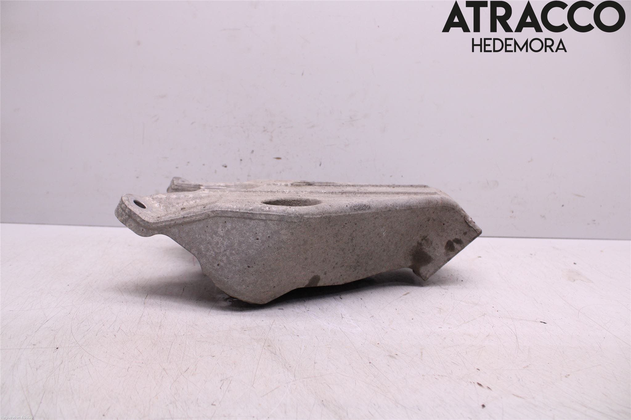 BMW 5 F10/F11/F18 09-17 Motorfäste