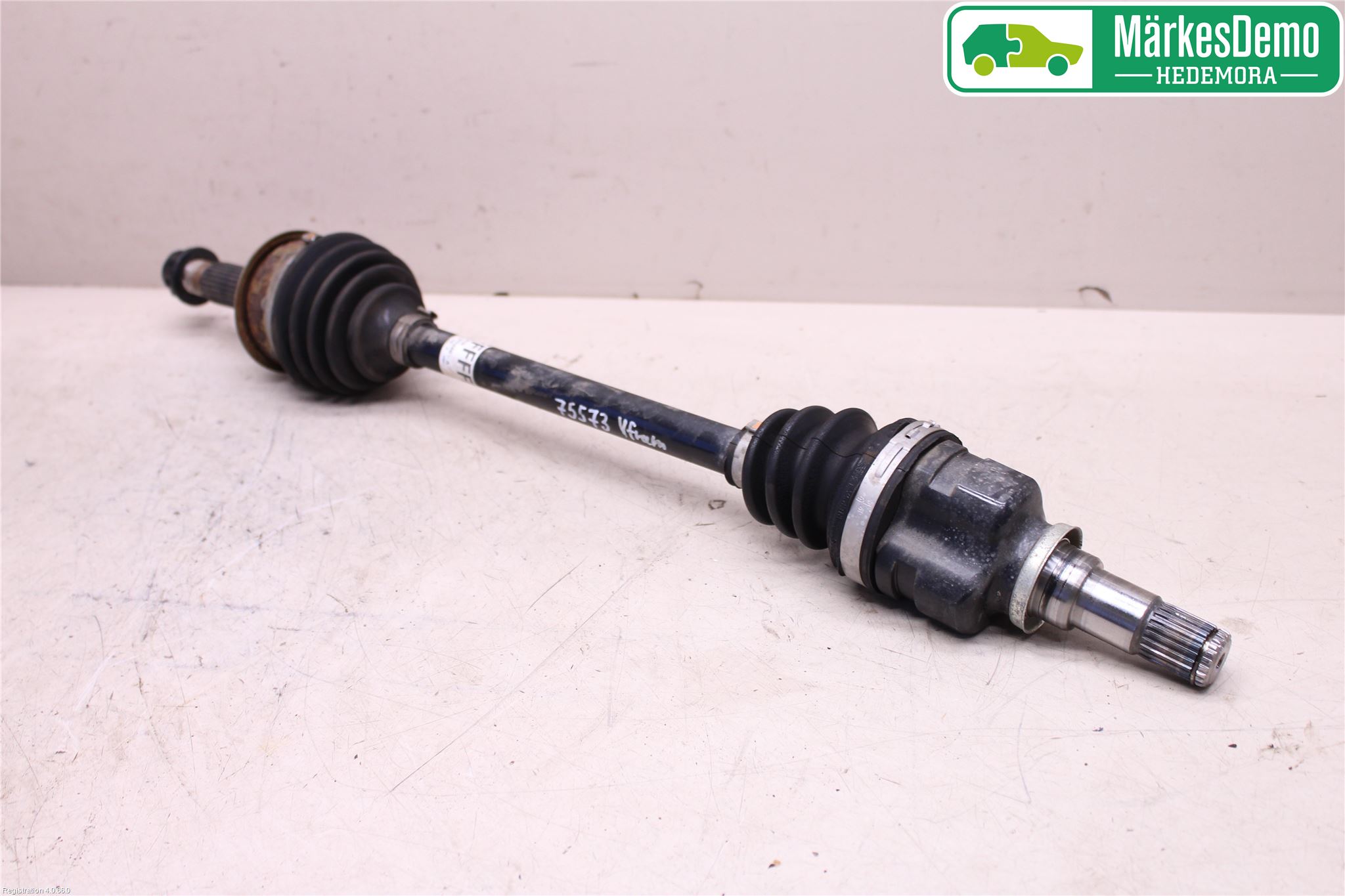 Toyota YARIS XP130 15-20 Drivaxel Fram Vänster