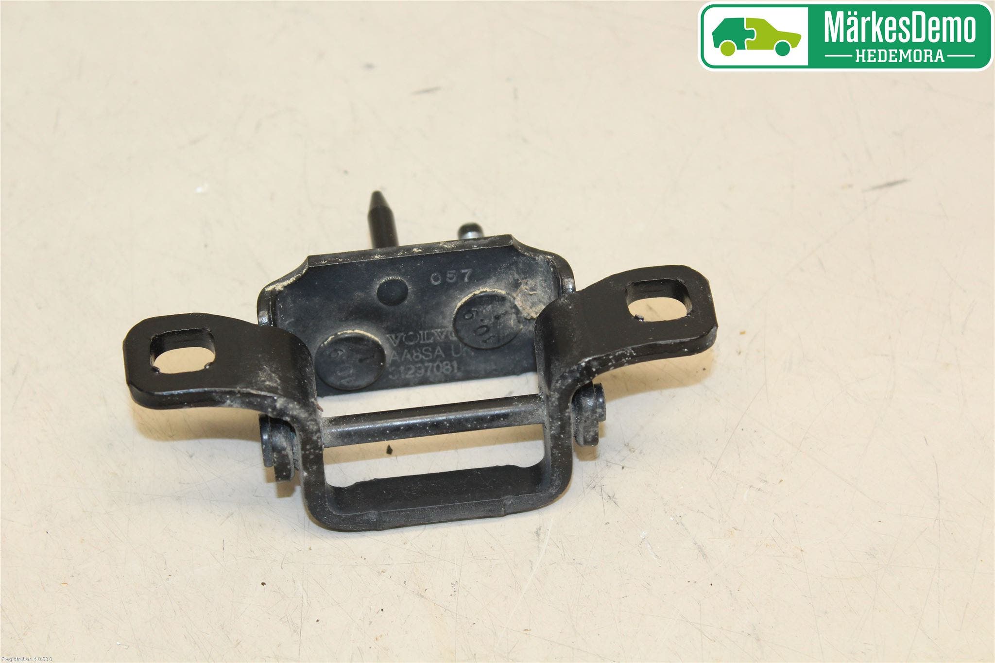 Volvo XC60 09-13 Bakluckegångjärn Vä