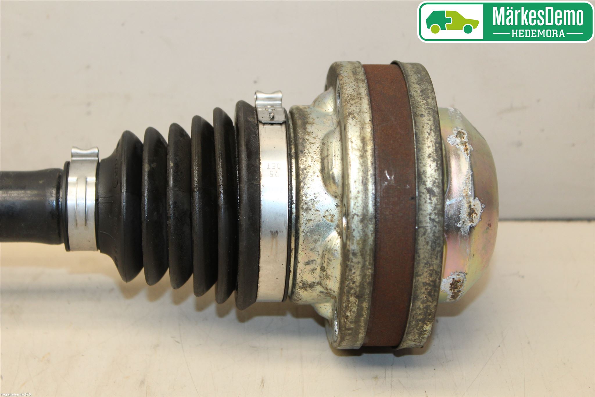 Volkswagen VW CADDY 11-15 Drivaxel Fram Vänster