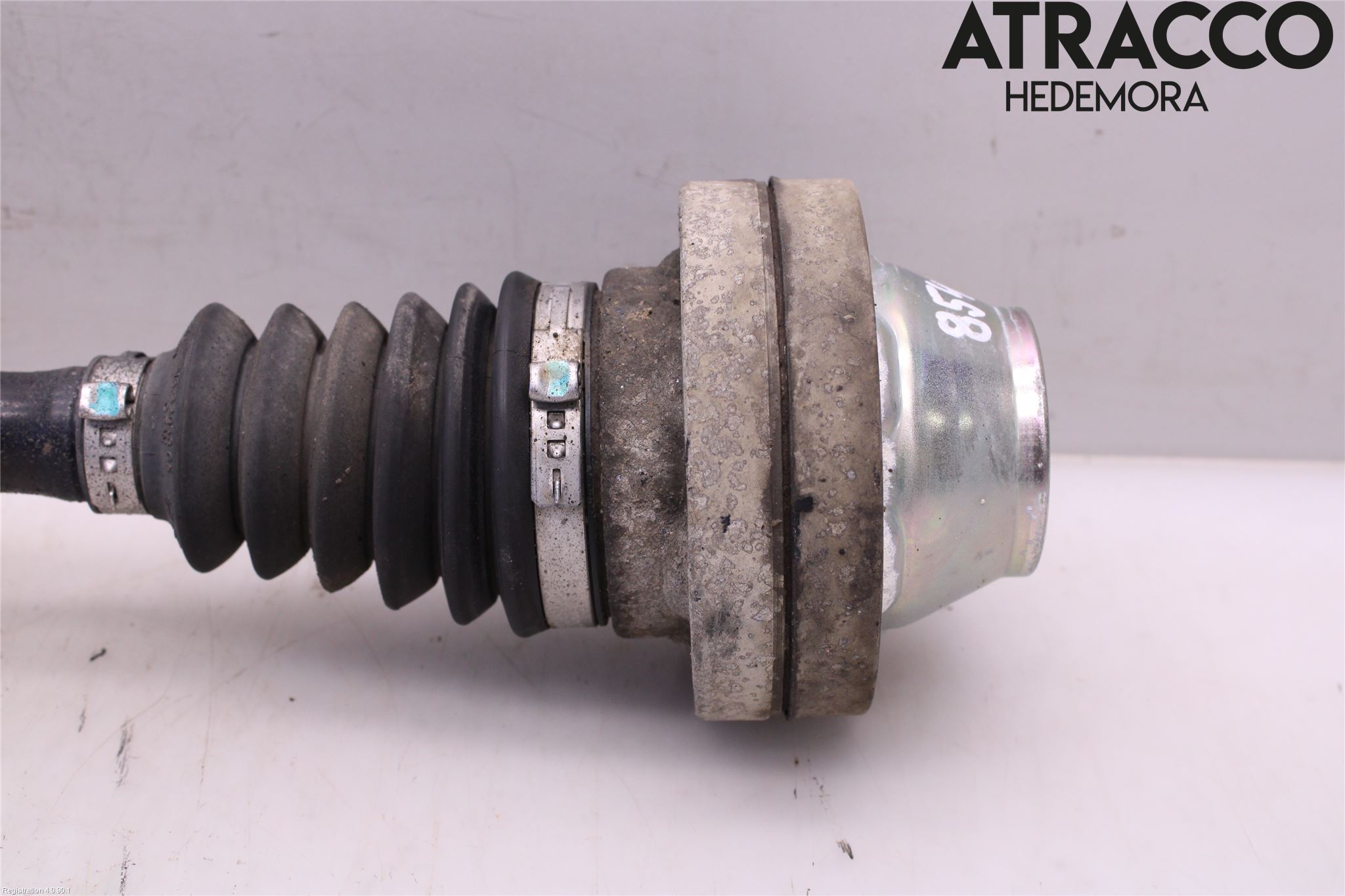 Volkswagen VW AMAROK 2H 10-22 Drivaxel Fram Höger