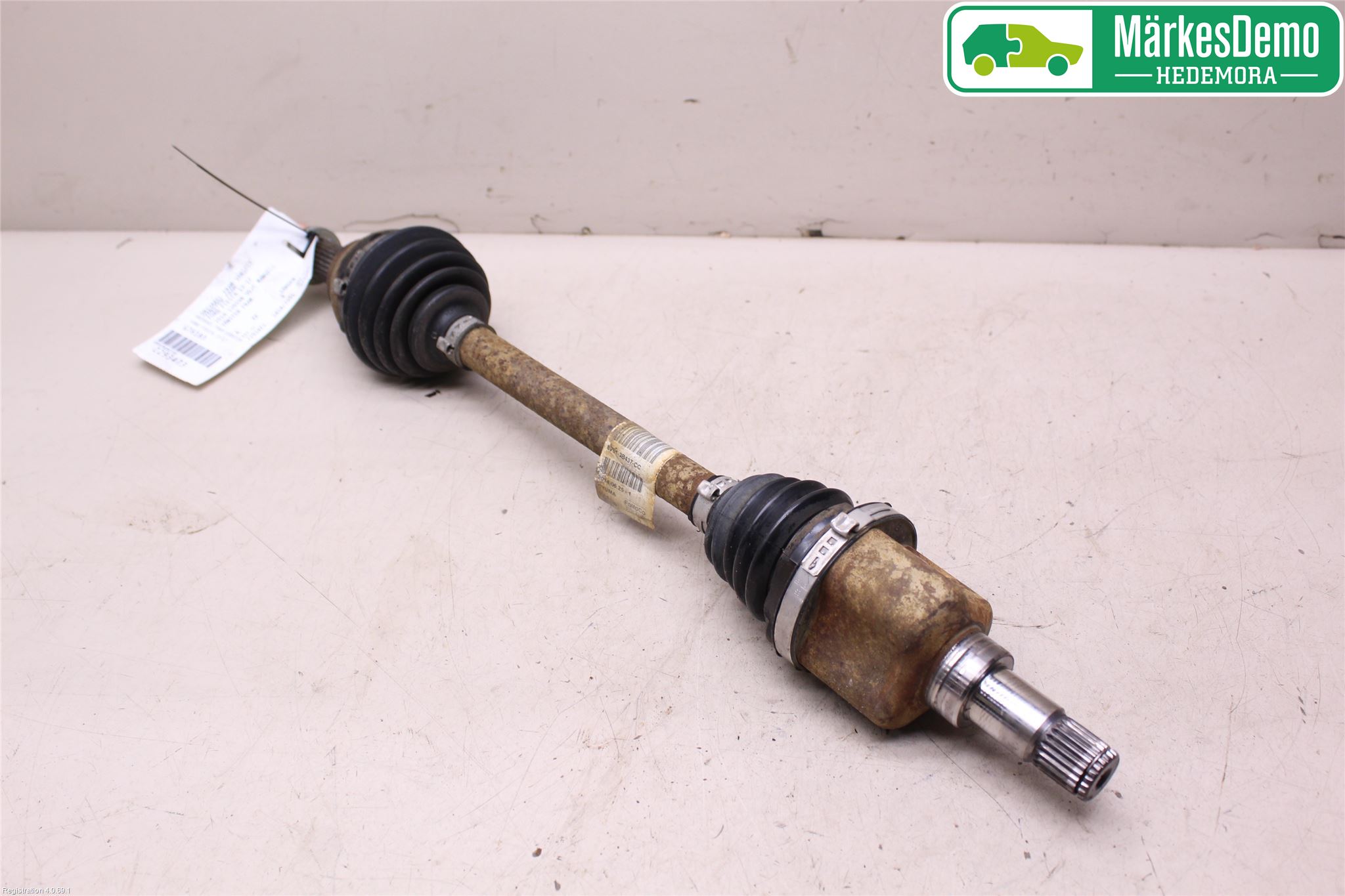 Ford FIESTA 13-17 Drivaxel Fram Vänster