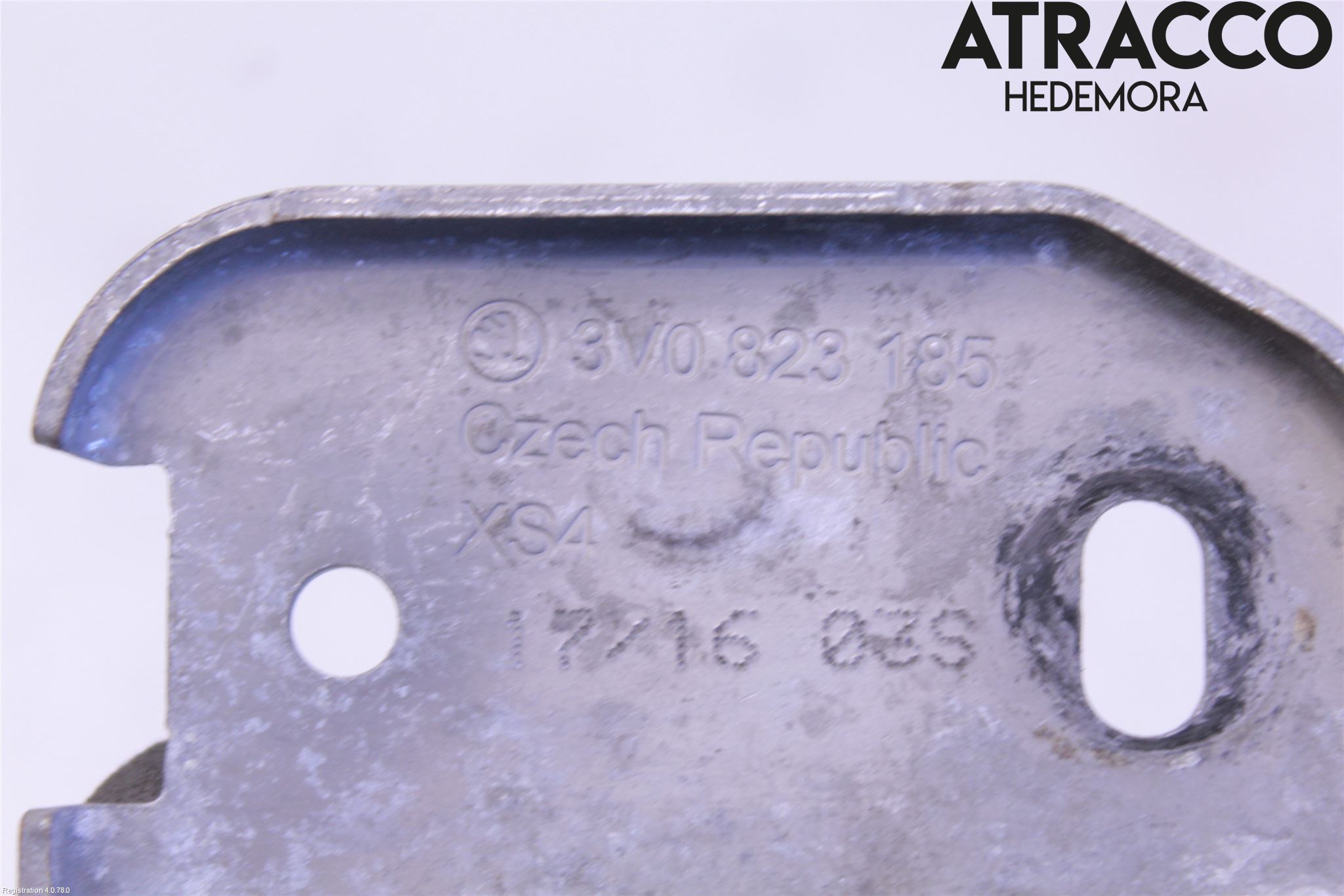 Skoda SUPERB 16-24 Huv Spärr