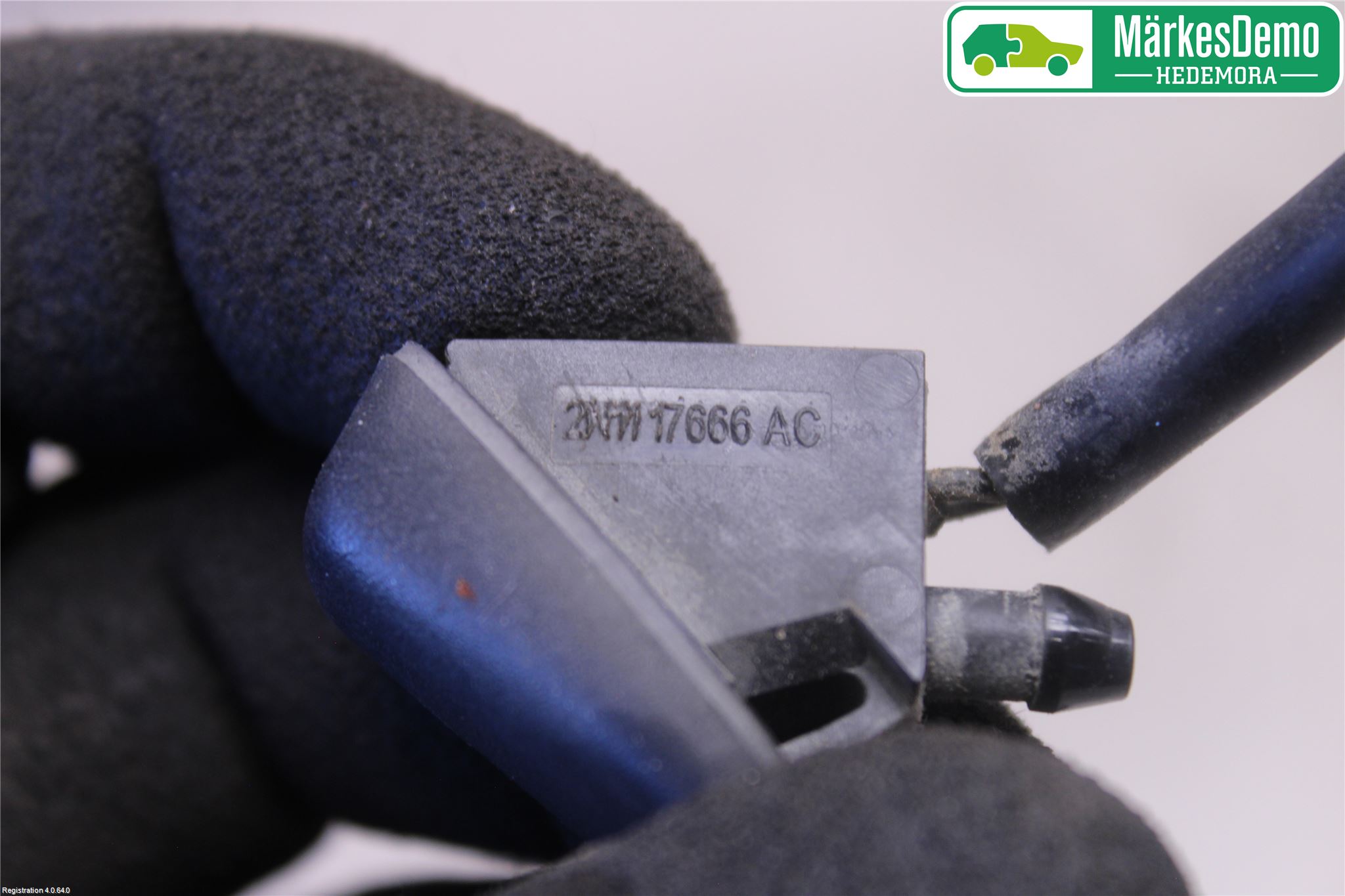 Ford FOCUS     04-07 Spolarmunstycke Rutor