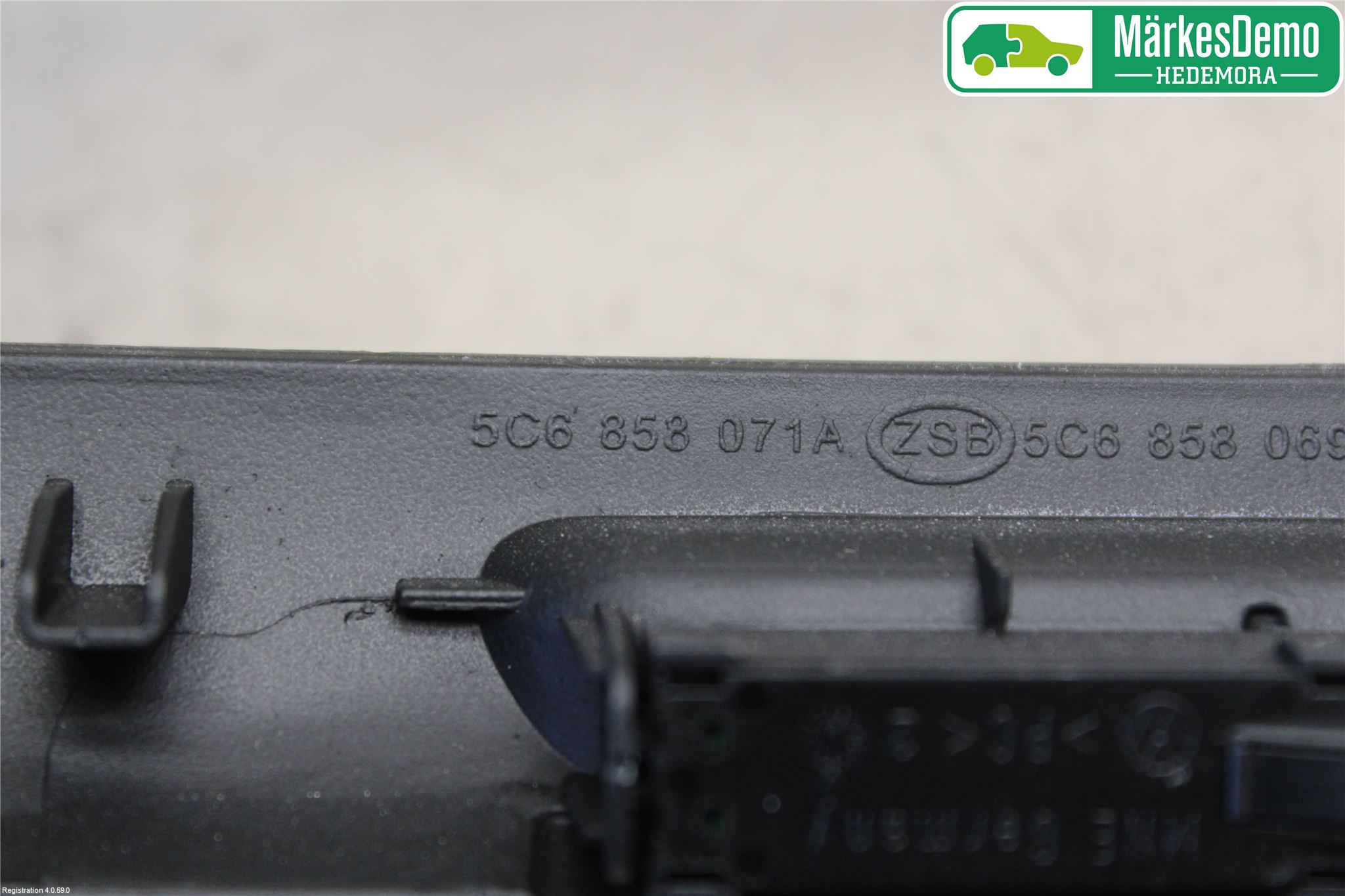 Volkswagen VW JETTA VI 11- Instrument-Radio Sarg