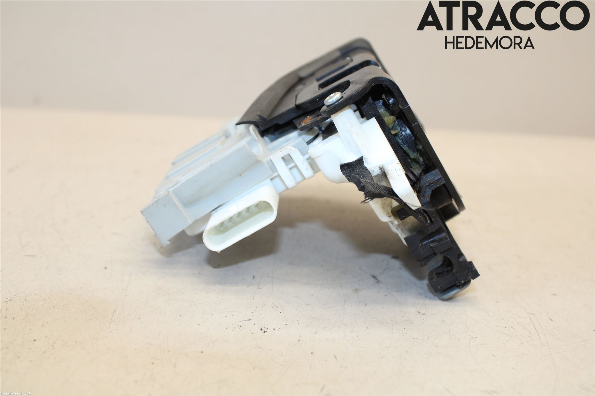 Audi A4/S4 B9 16-19 Låskista-Dörrlås