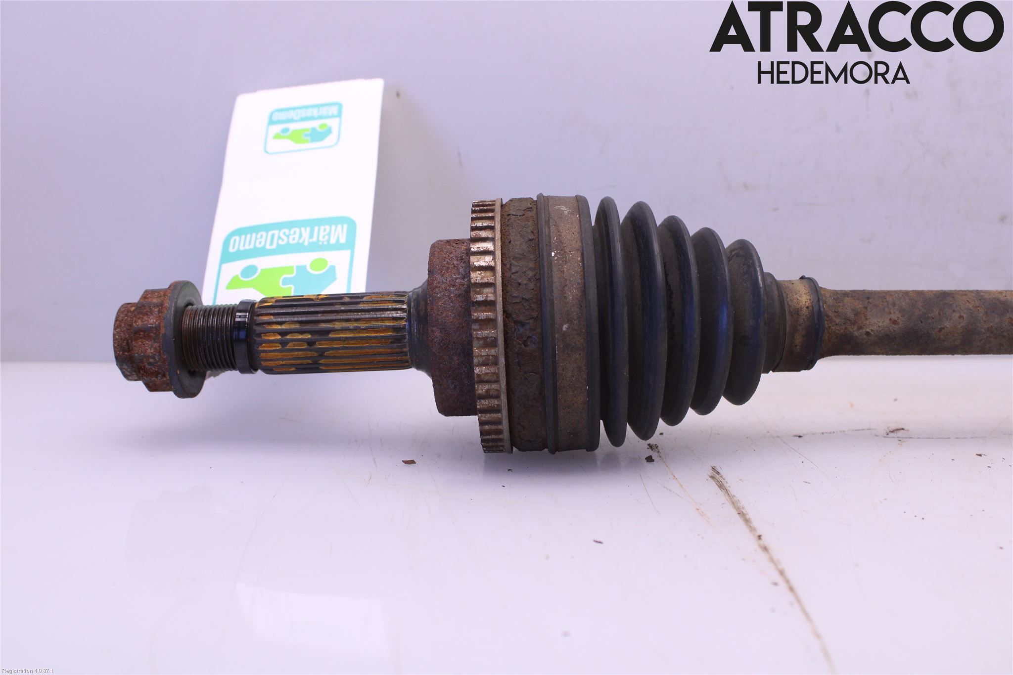 Toyota YARIS P1 99-03 Drivaxel Fram Höger