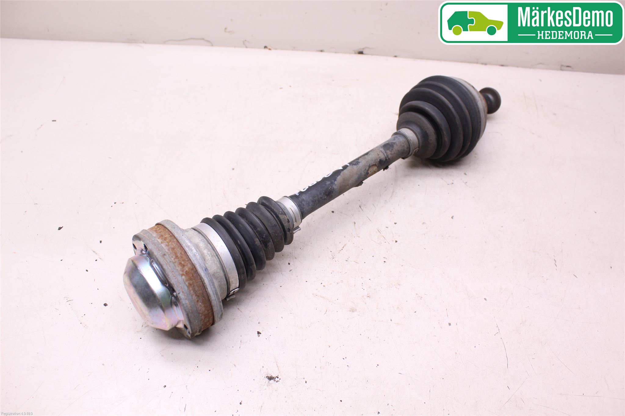 Volkswagen VW CADDY 11-15 Drivaxel Fram Vänster