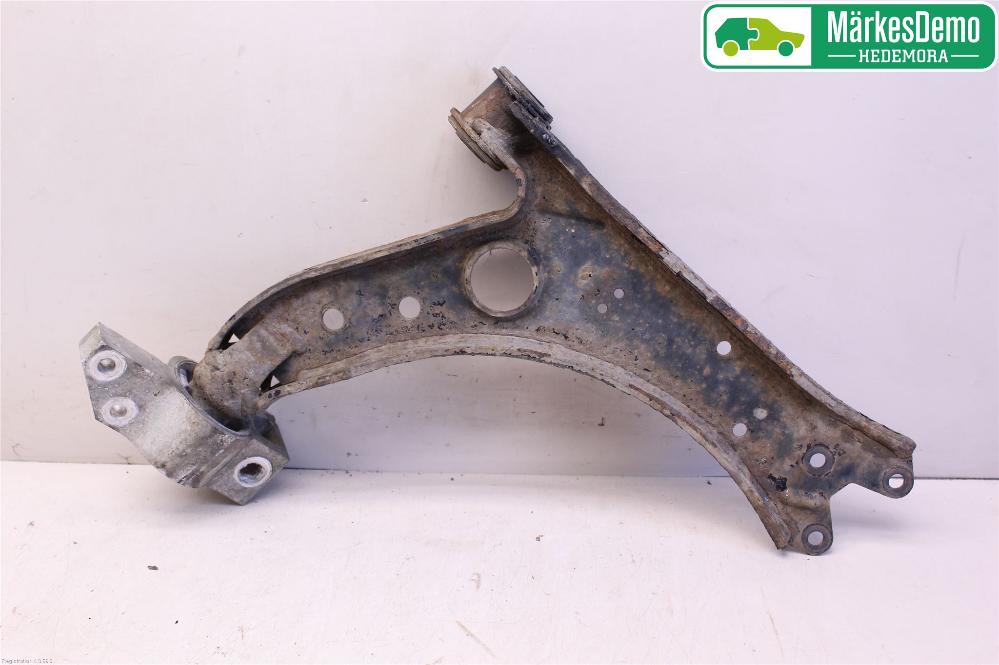 Volkswagen VW GOLF V 04-09 Bärarm Fram Undre Vä