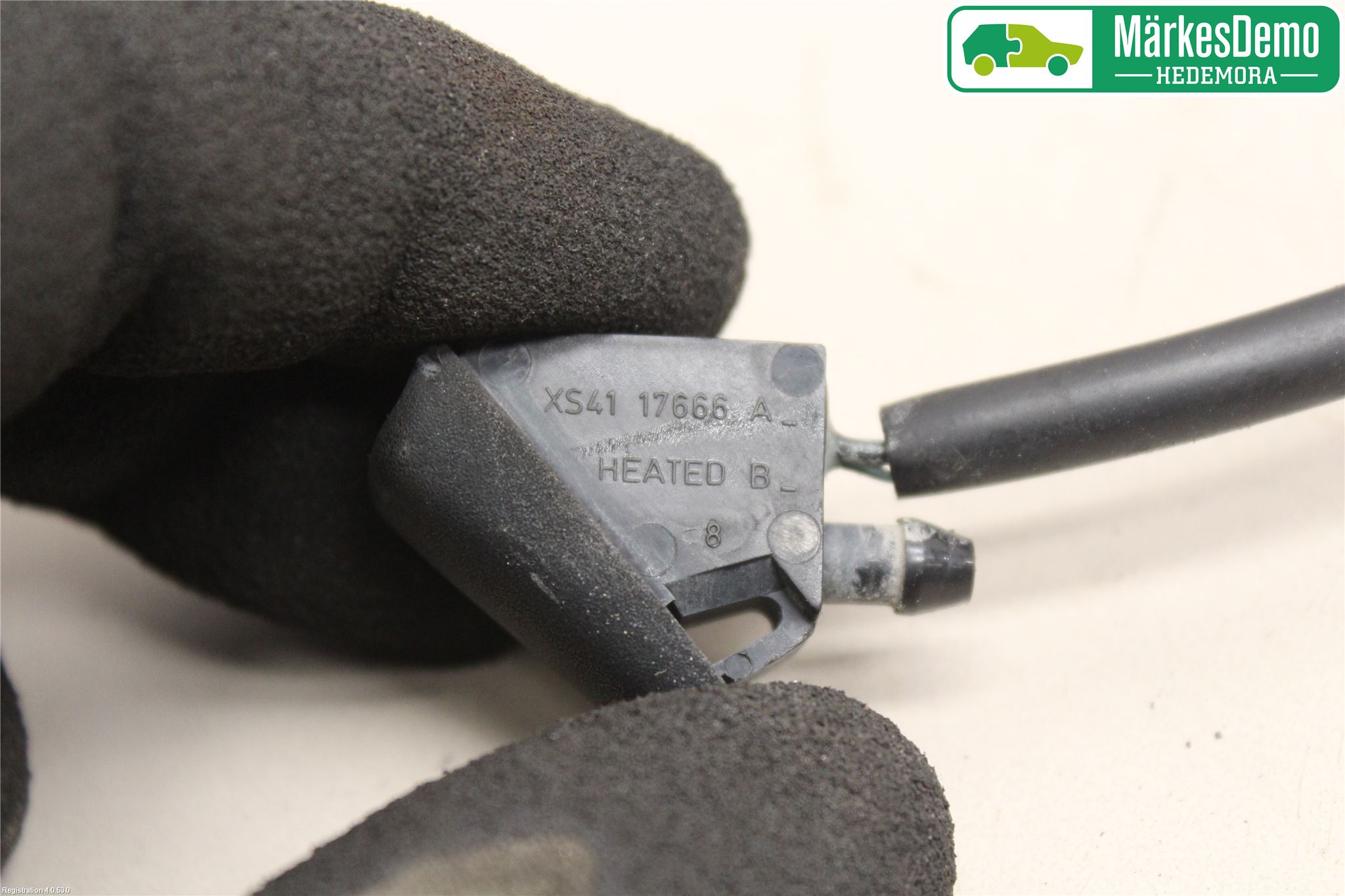 Ford FOCUS     04-07 Spolarmunstycke Rutor