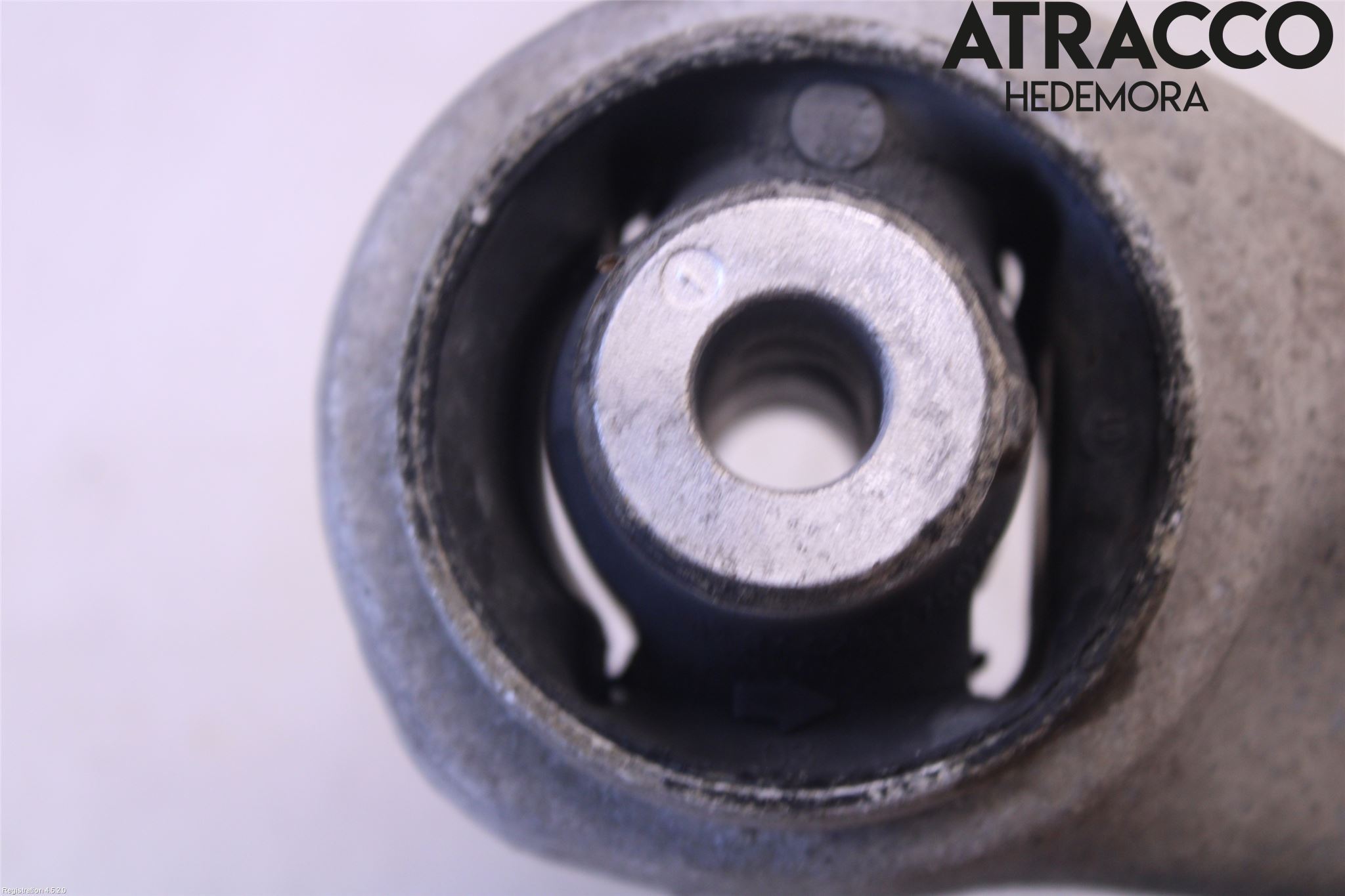 BMW 5 F10/F11/F18 09-17 Bärarm Fram Undre Hö