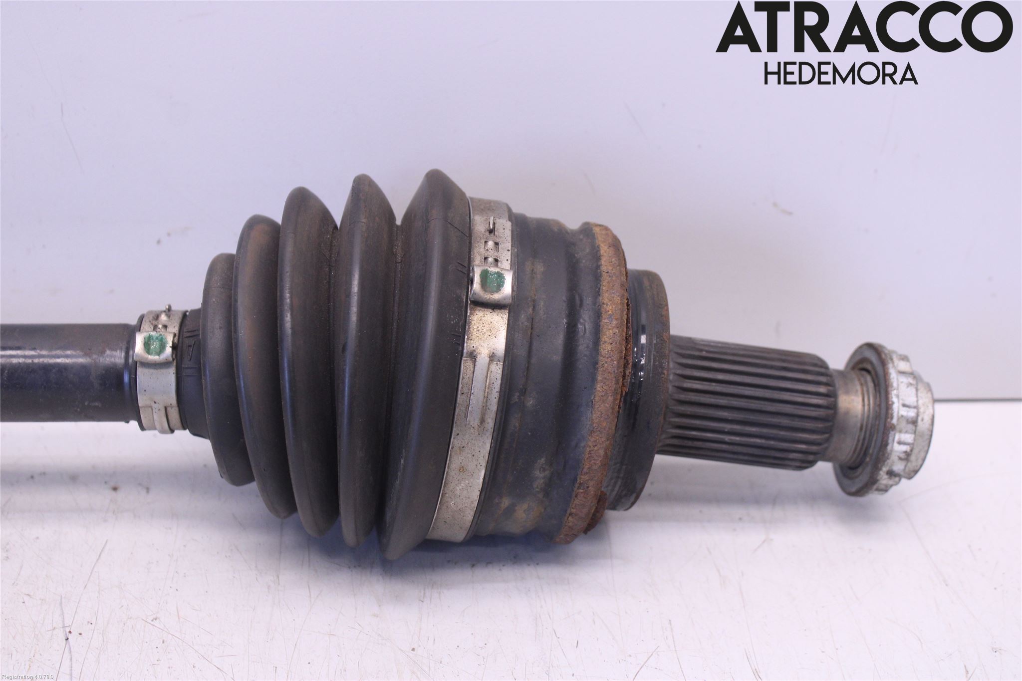 BMW X3 E83     03-10 Drivaxel Fram Vänster