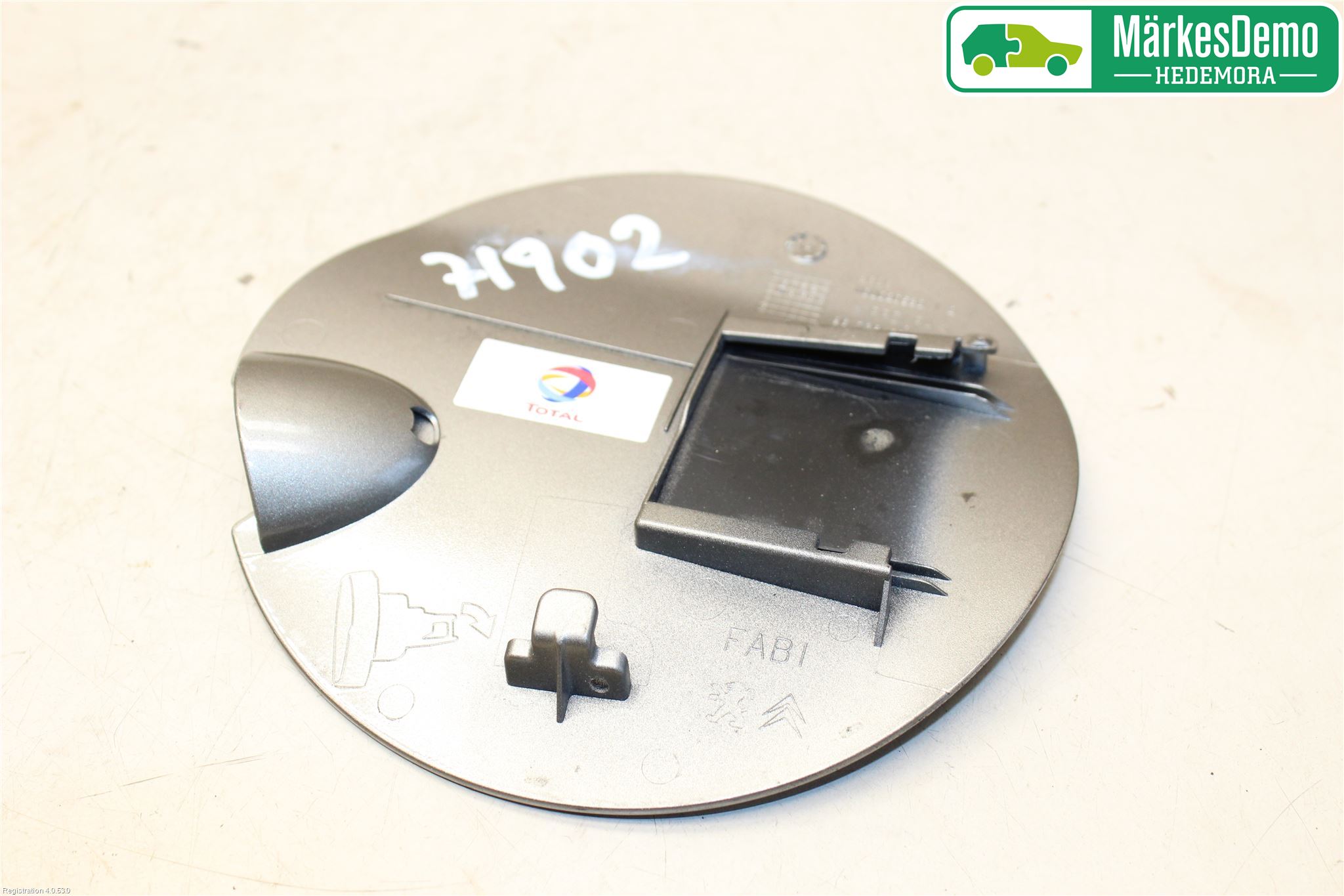 Peugeot 208 12-15 Tanklucka