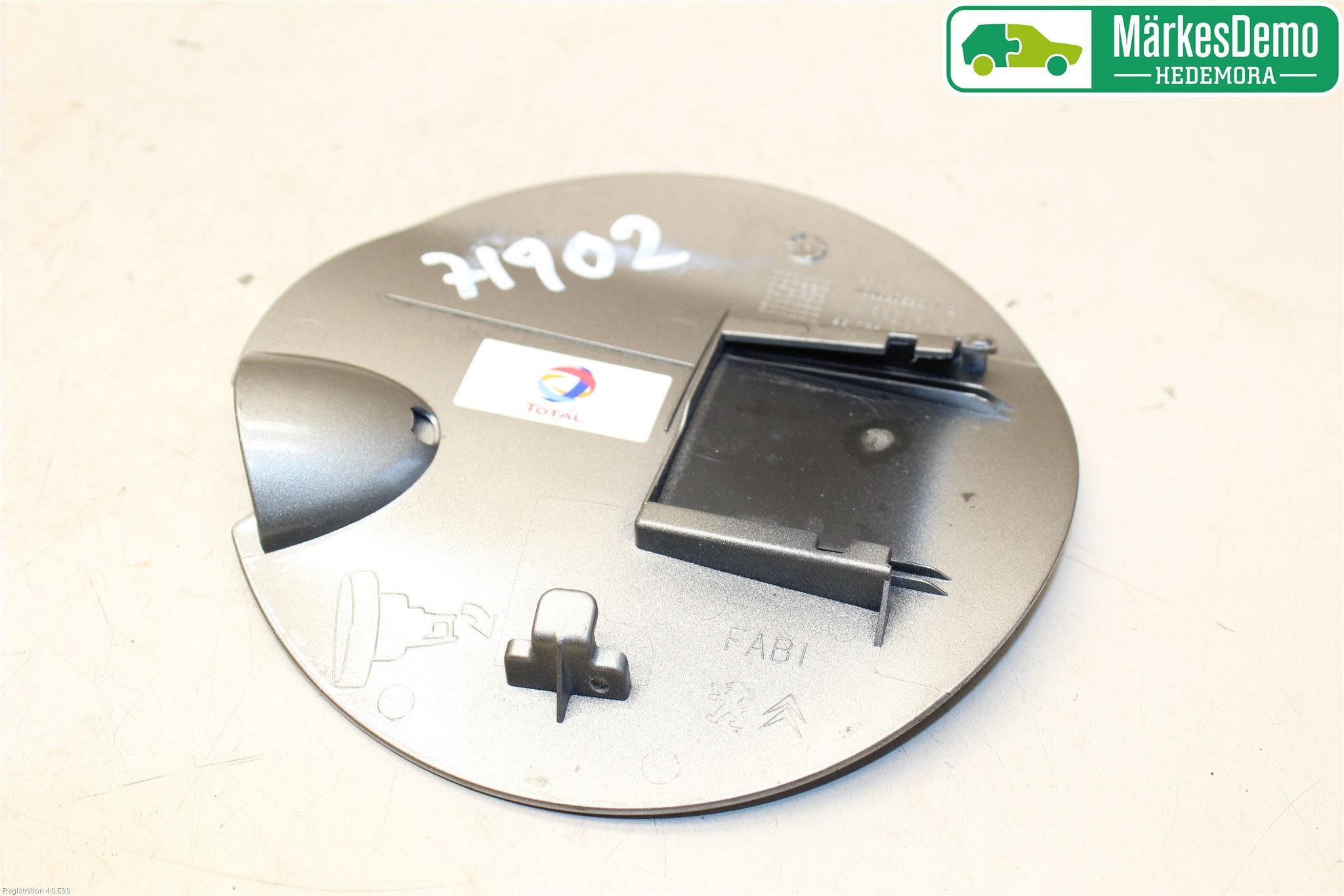 Peugeot 208 12-15 Tanklucka