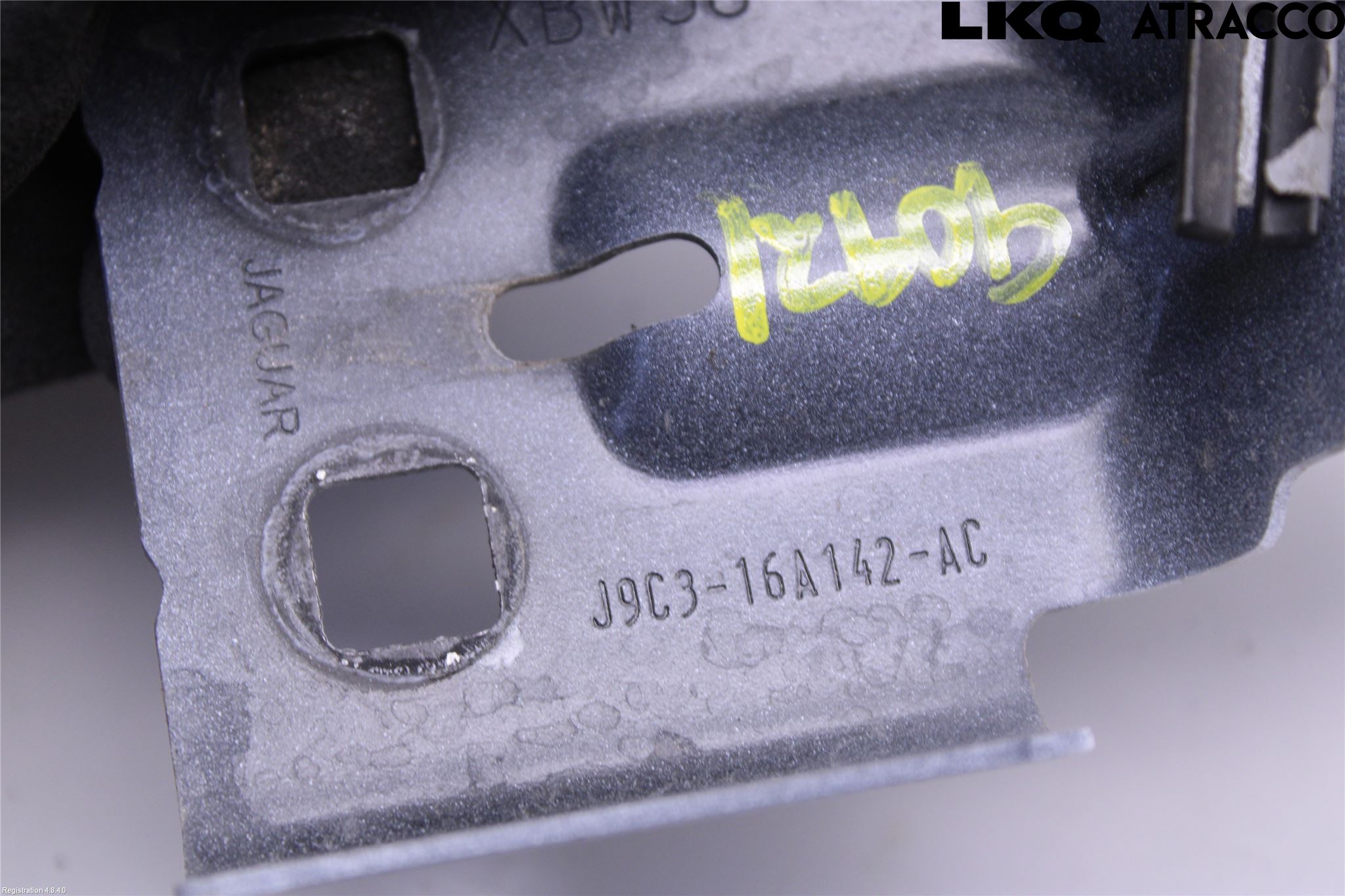 Jaguar E-PACE 17- Skärmfäste Fram Hö