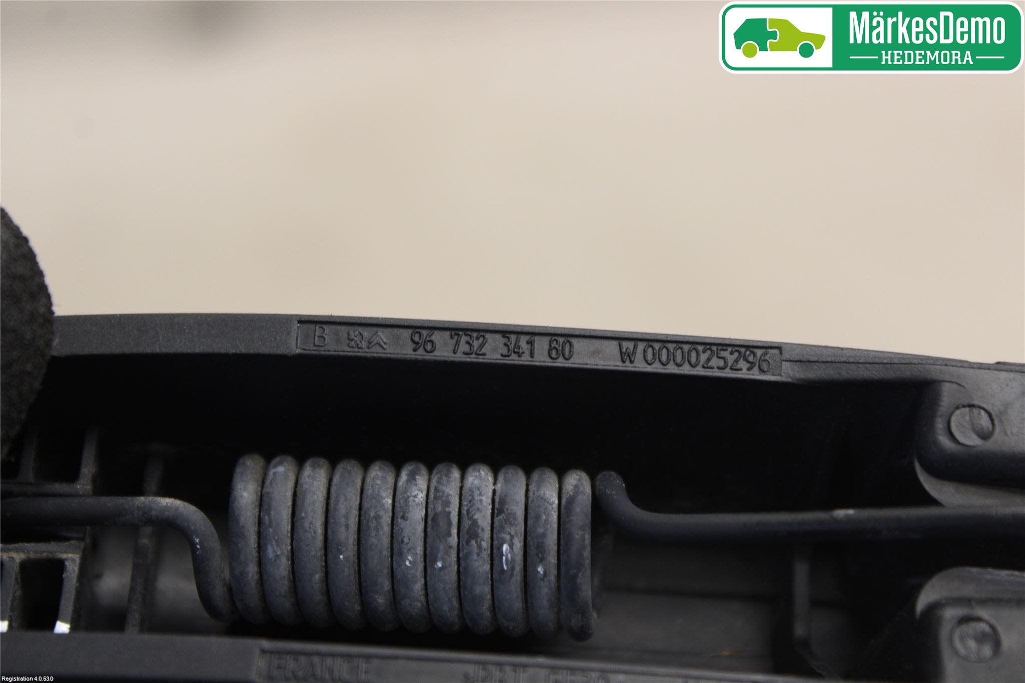 Peugeot 208 12-15 Torkararm-Bakruta