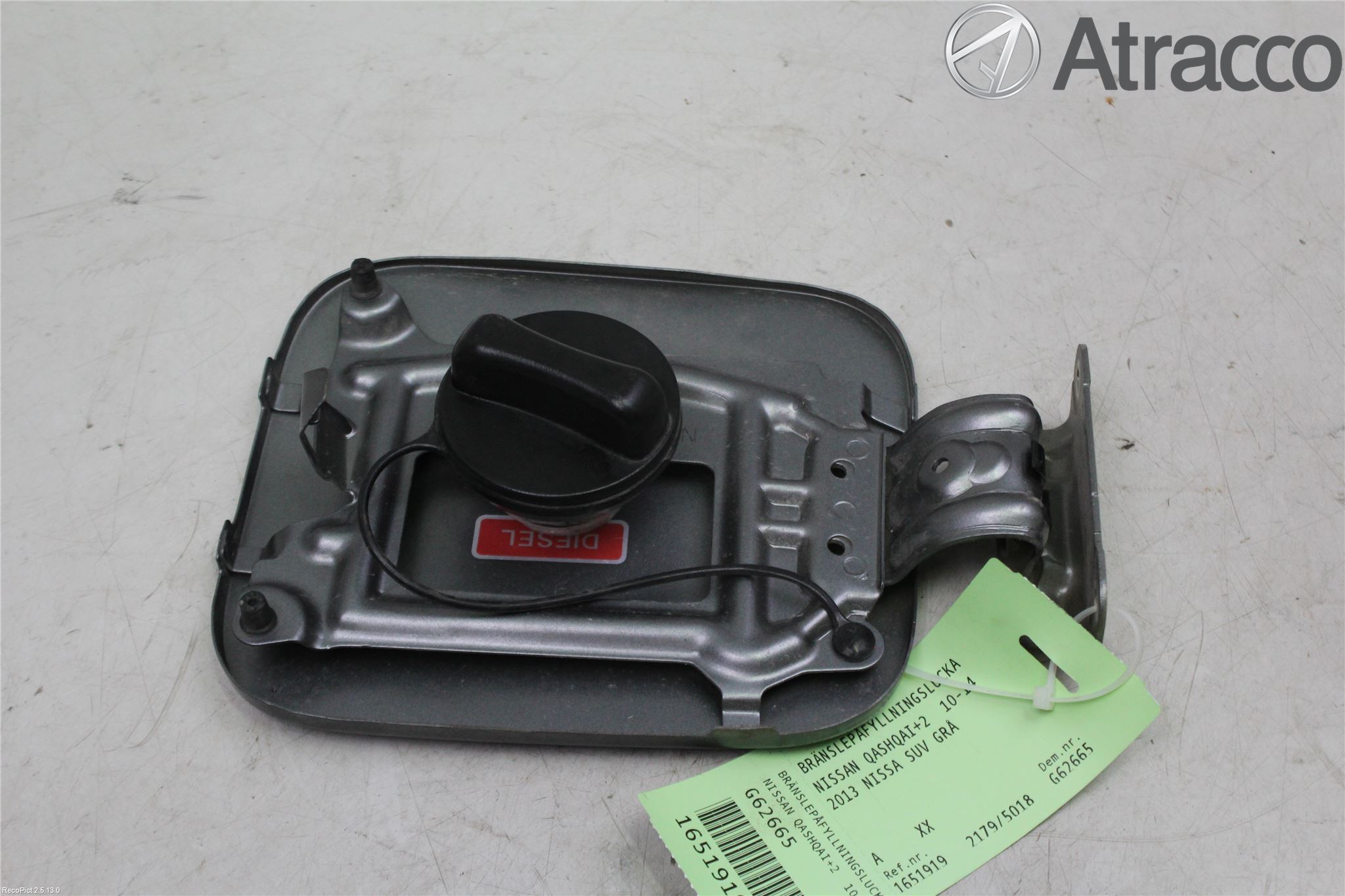 Nissan QASHQAI+2  10-14 Tanklucka
