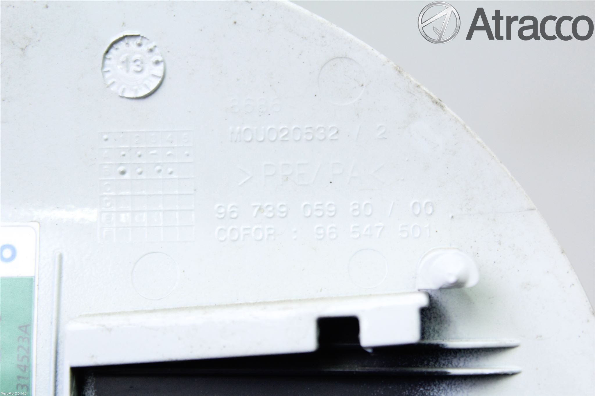 Peugeot 208 12-15 Tanklucka