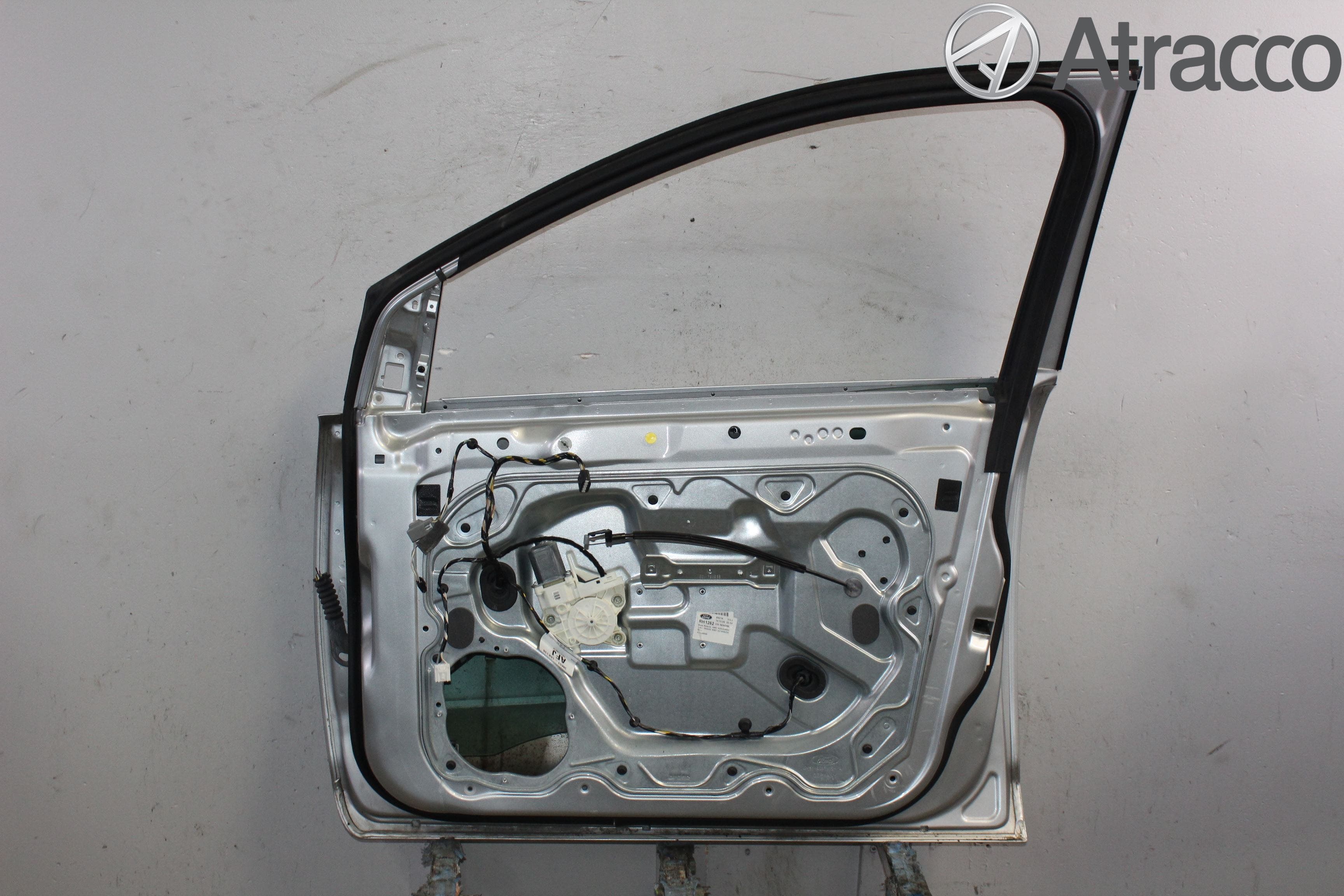 Ford FOCUS 04-07 Dörr Fram Höger