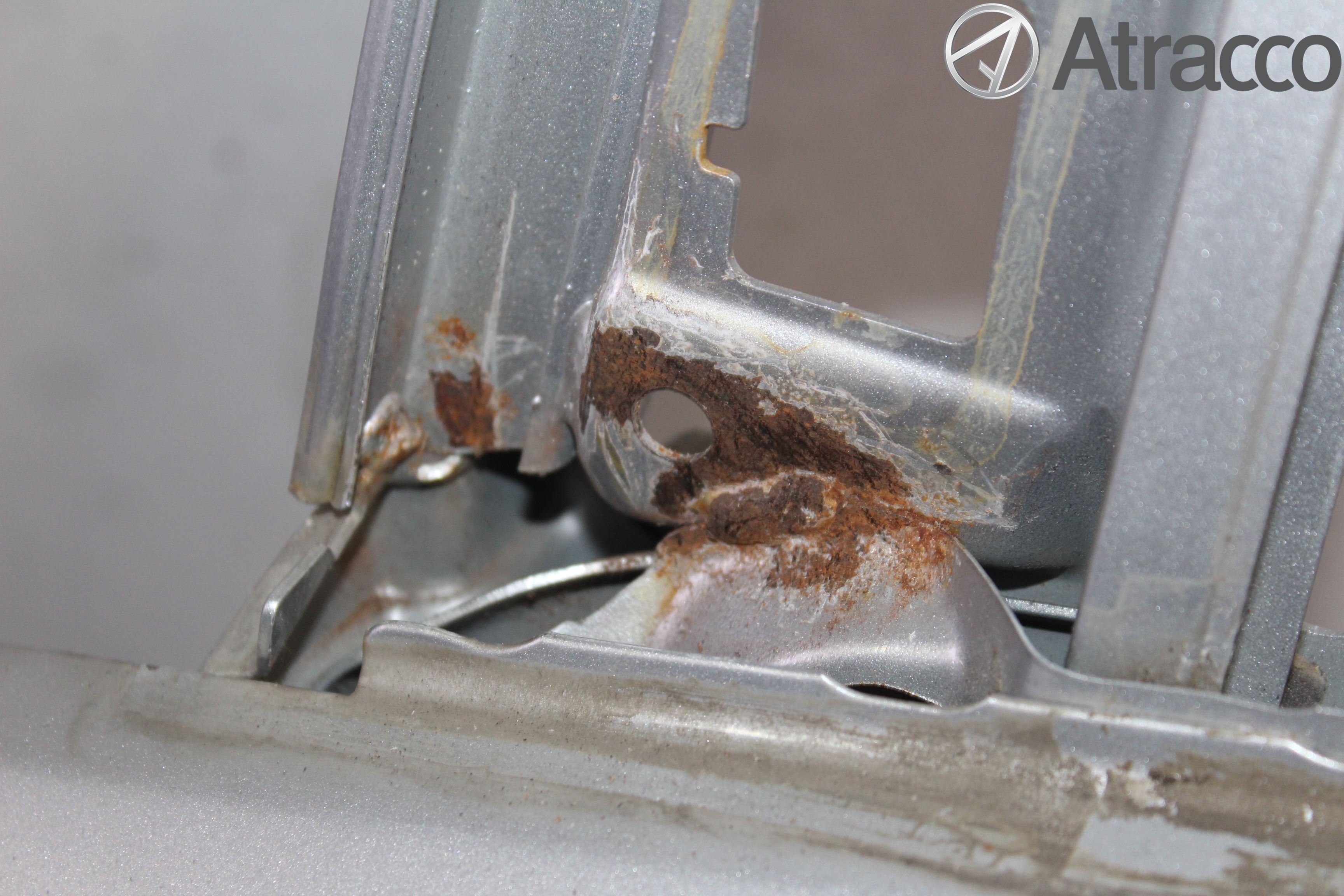 Ford FOCUS     04-07 Dörr Fram Vänster