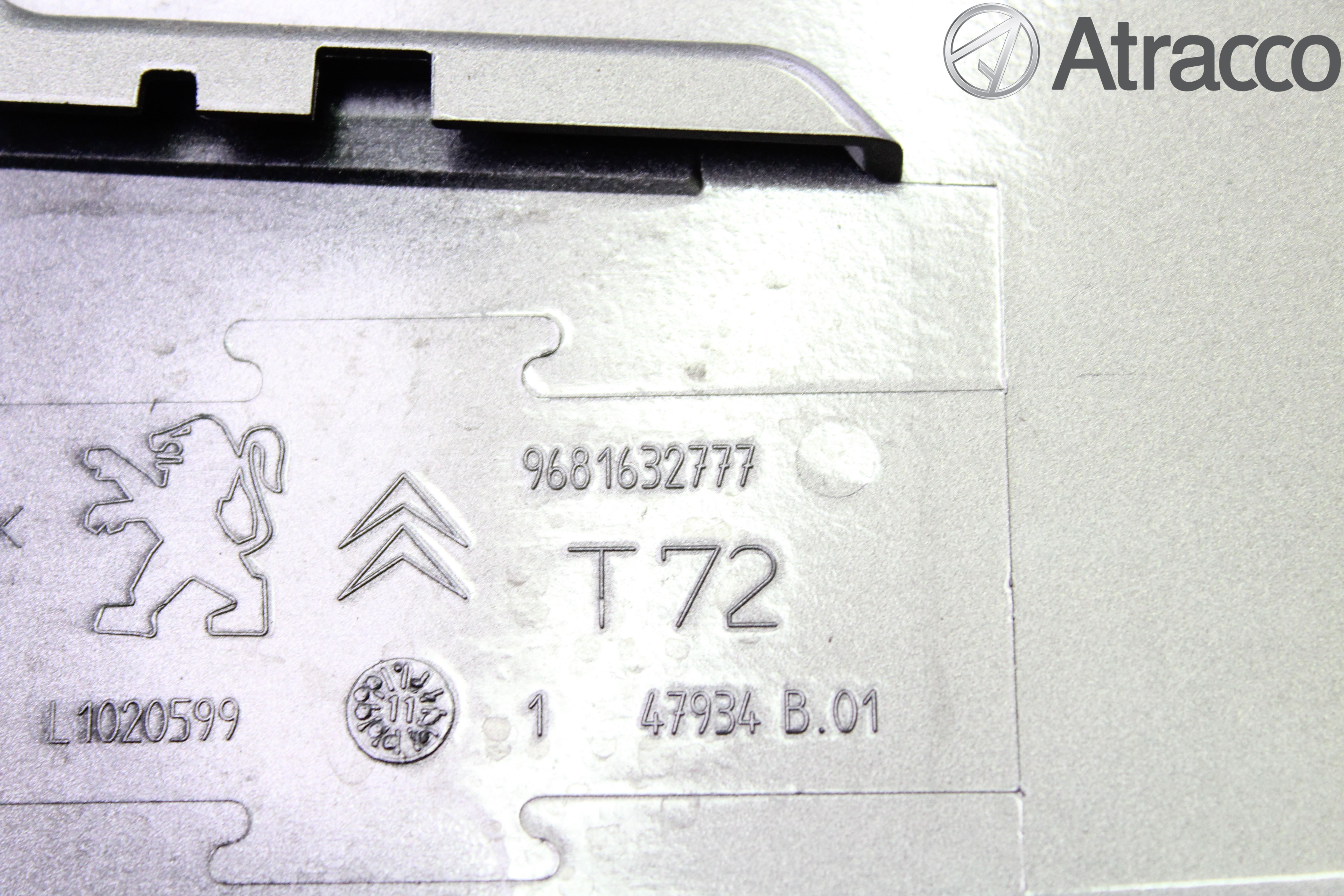 Peugeot 308 08-13 Tanklucka